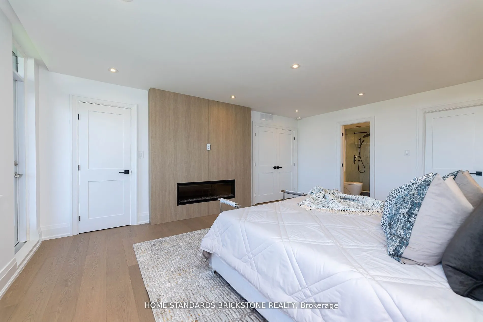 66 Collier Street #9D