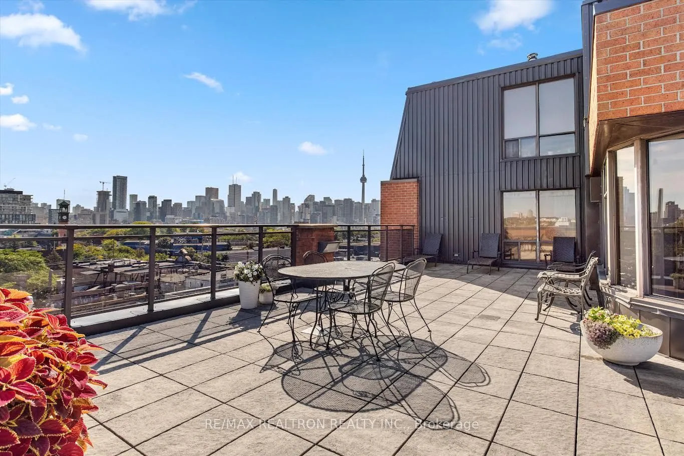 456 College Street #512