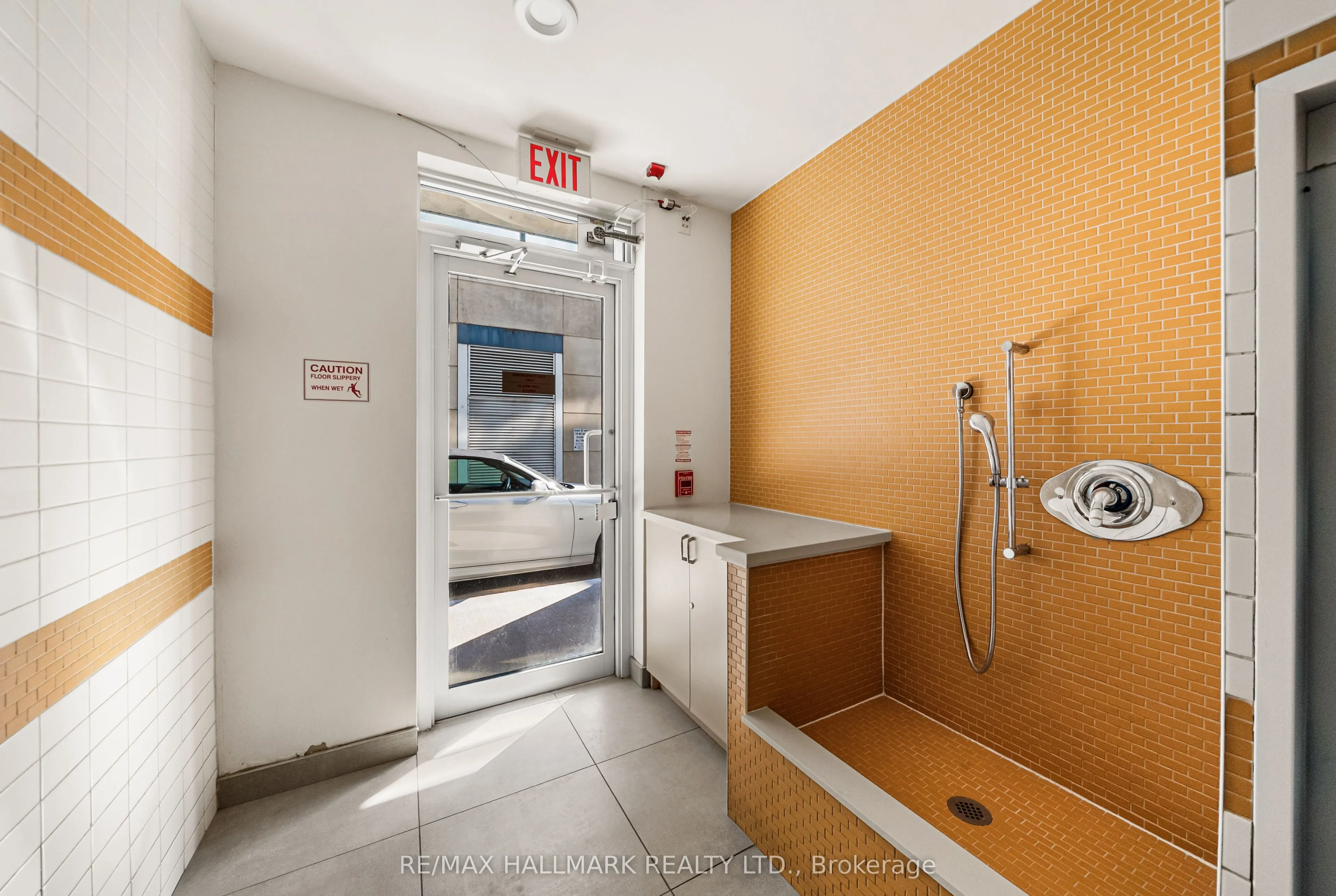 5 Hanna Avenue #617