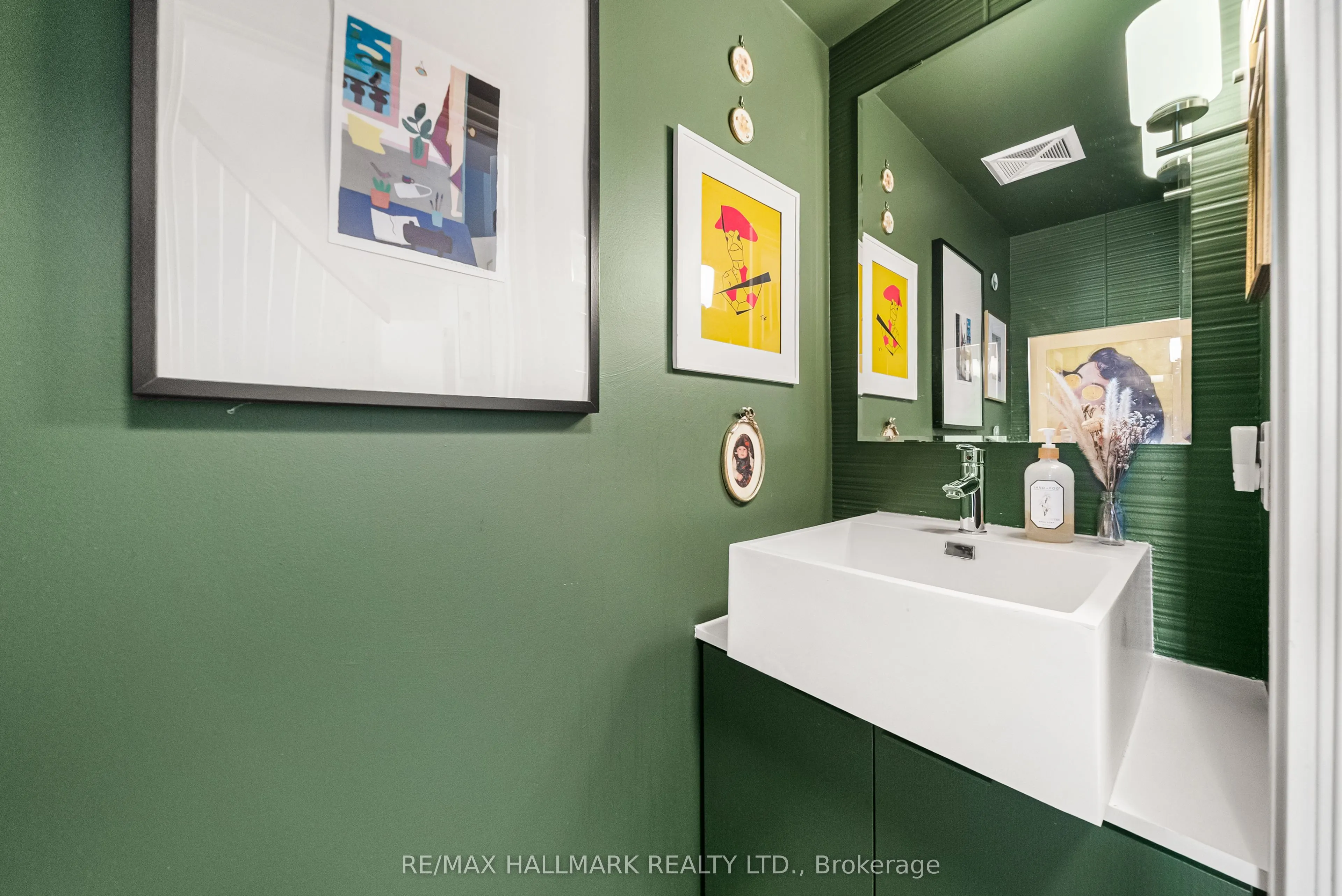 5 Hanna Avenue #617