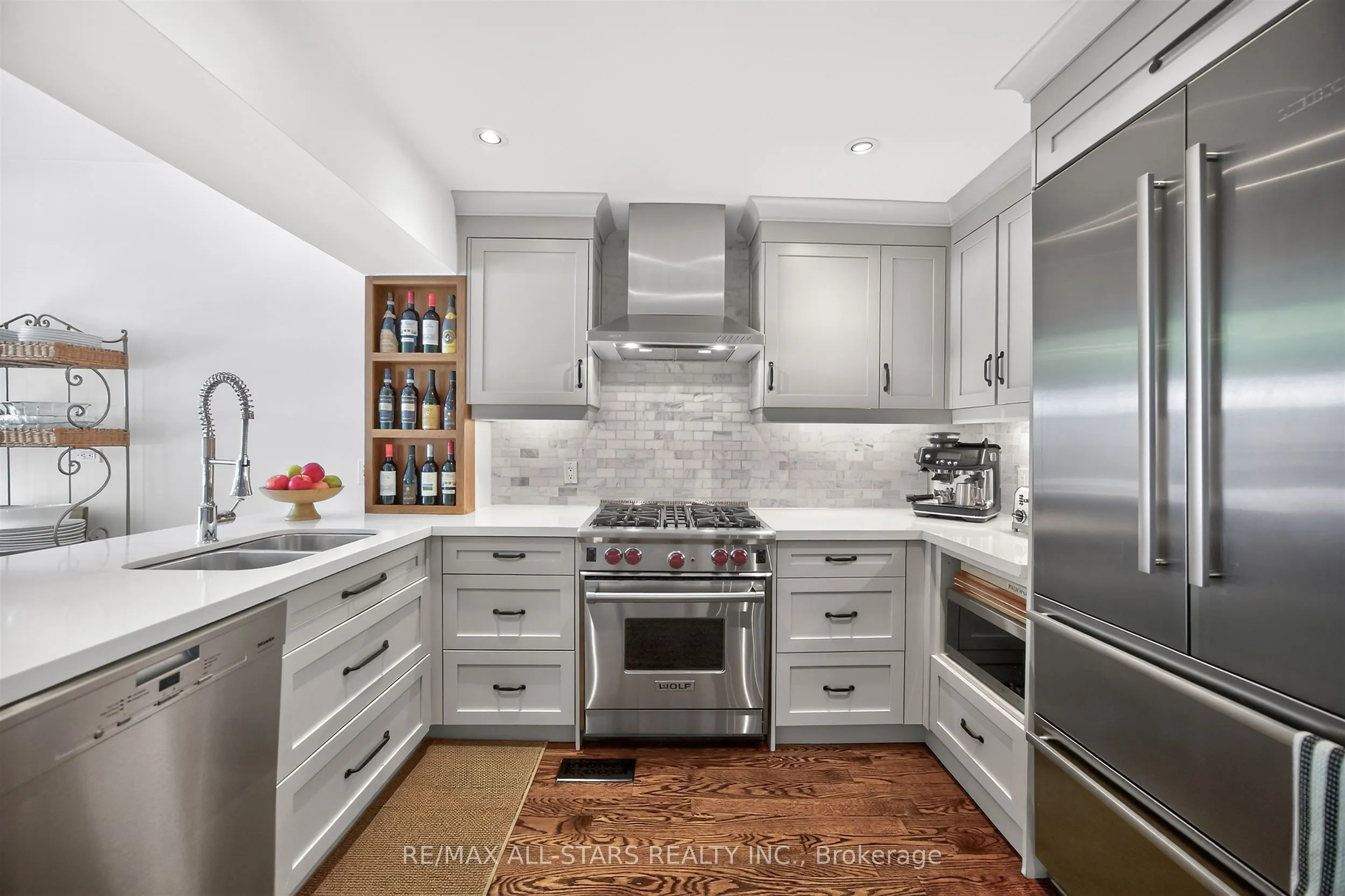 30 Edgewood Crescent