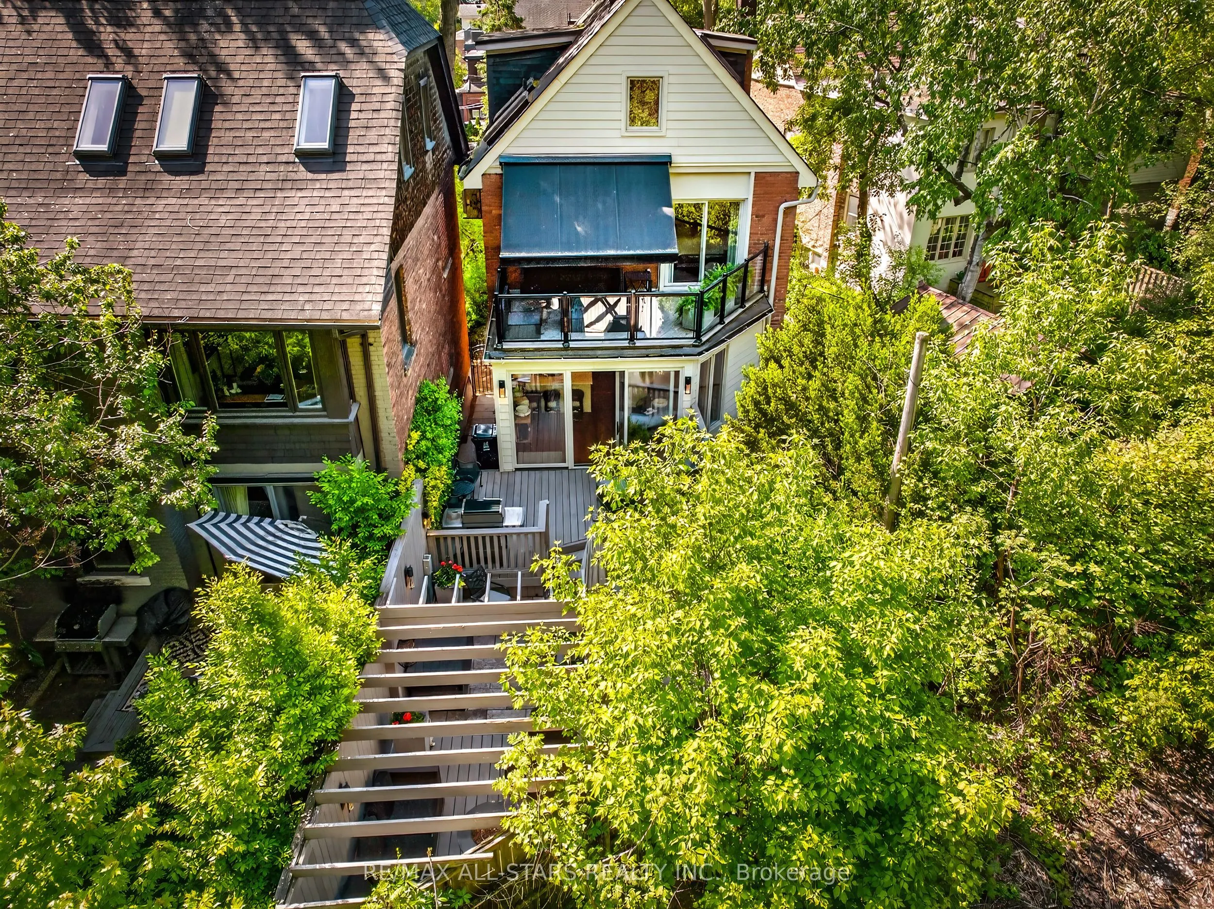 30 Edgewood Crescent