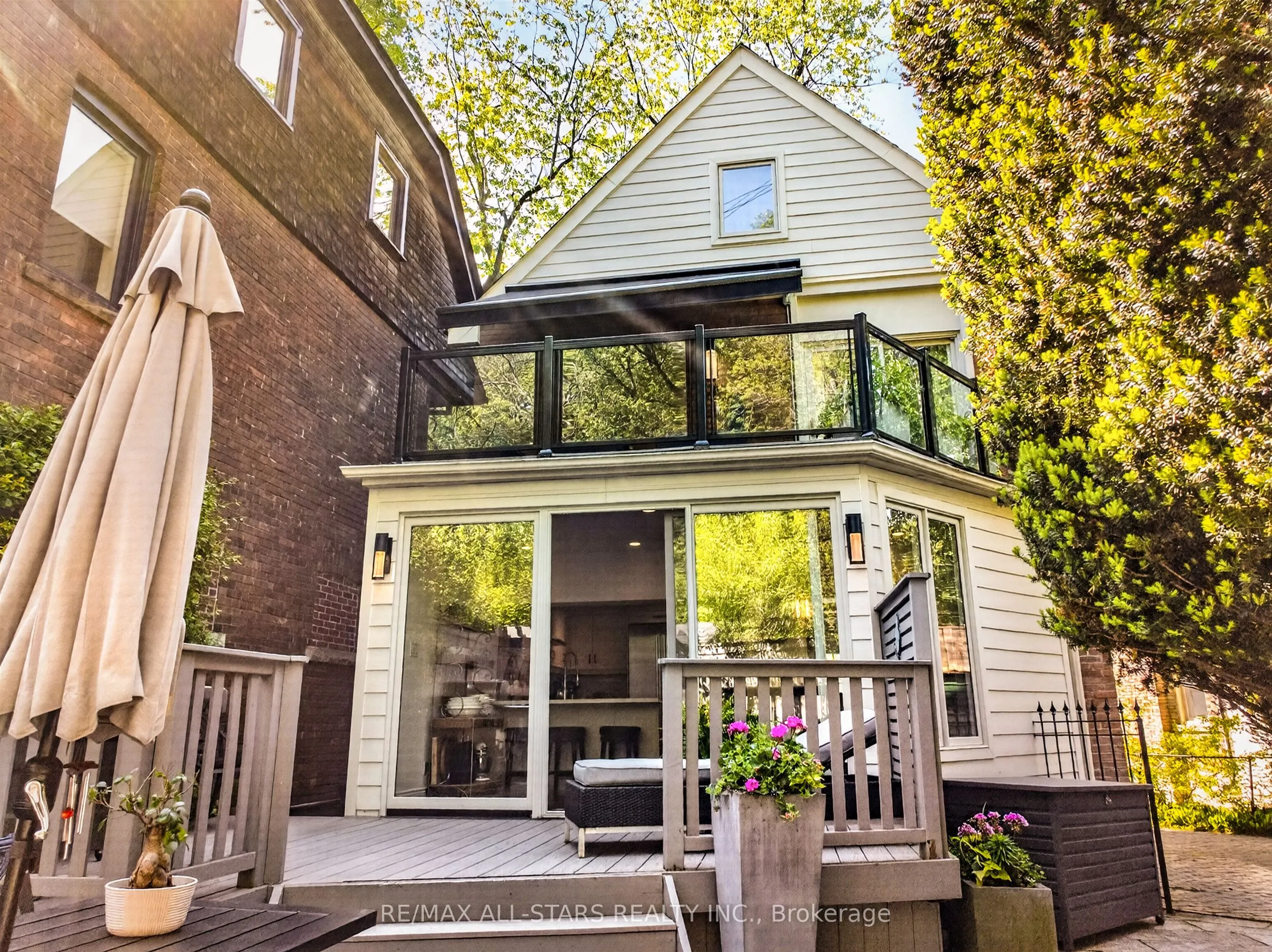 30 Edgewood Crescent