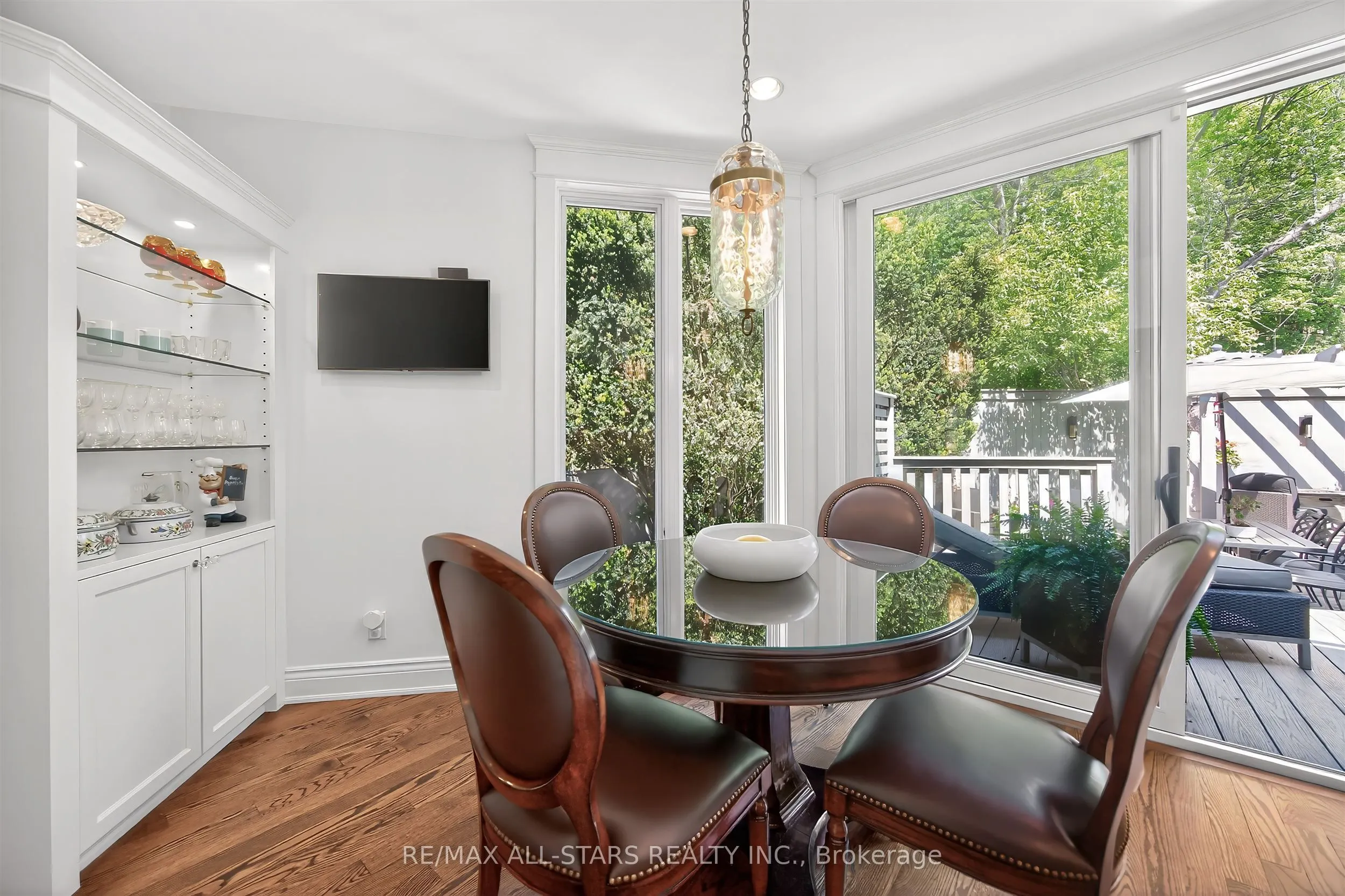30 Edgewood Crescent