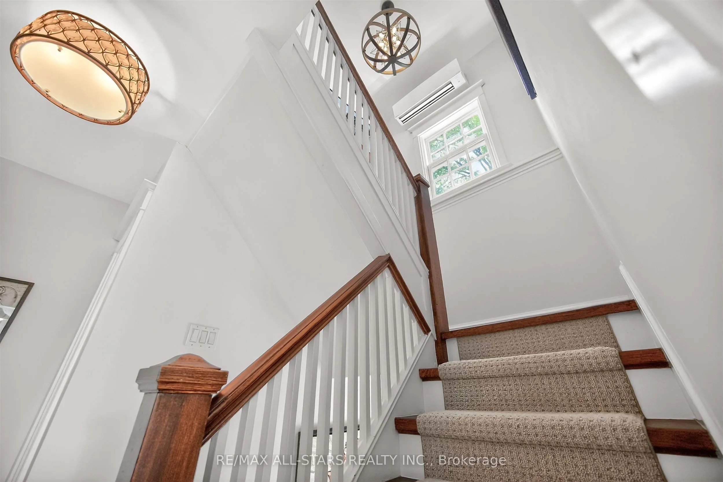 30 Edgewood Crescent