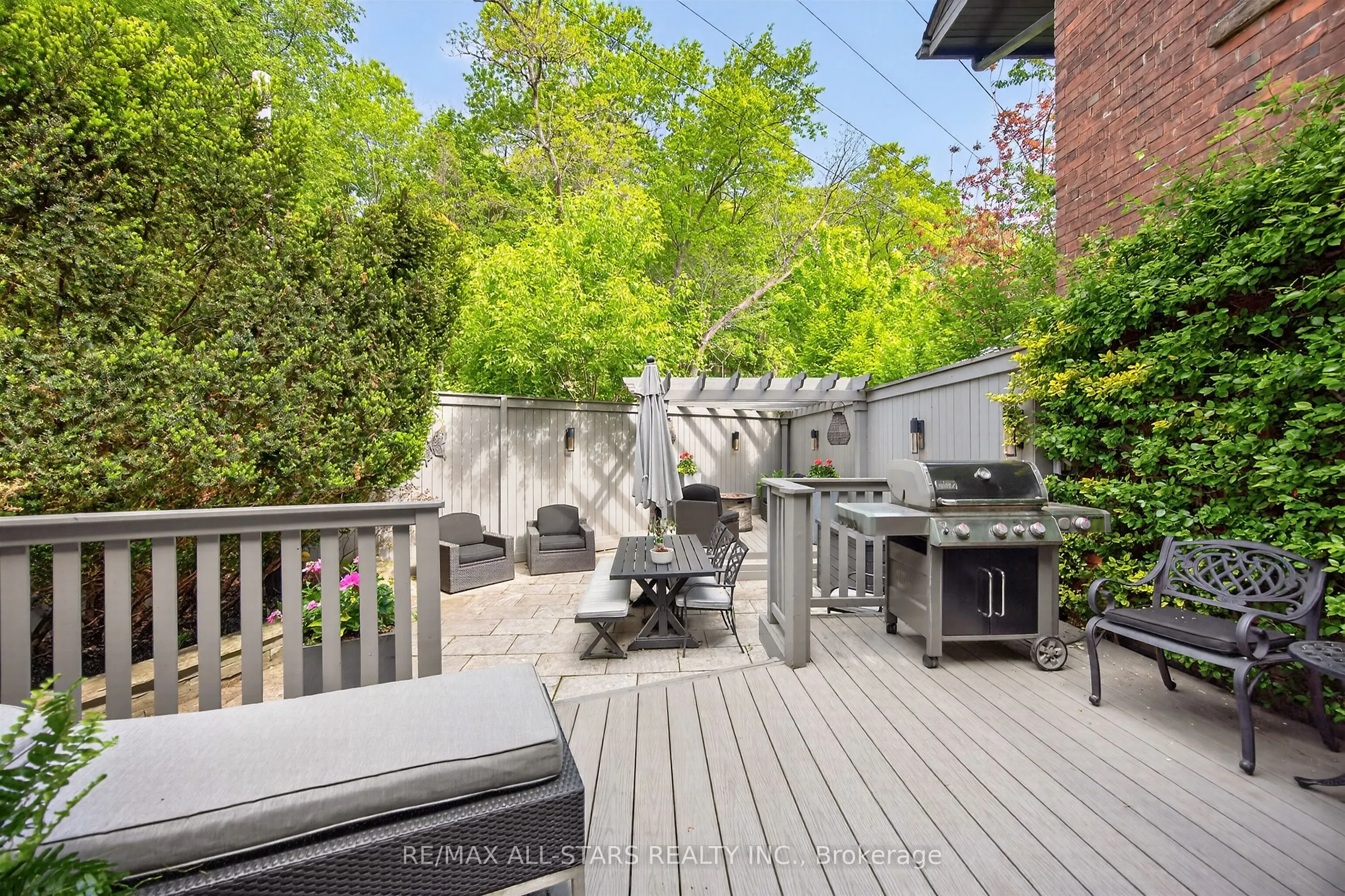 30 Edgewood Crescent