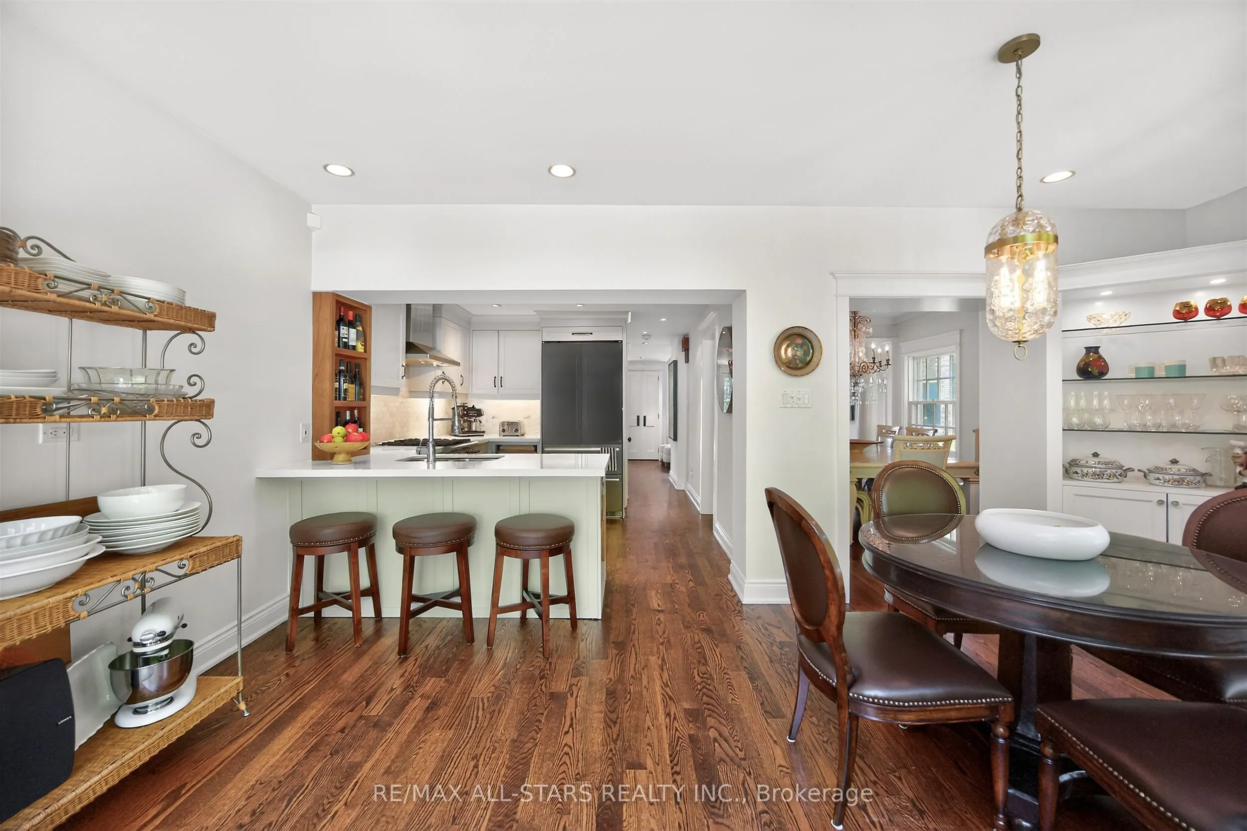 30 Edgewood Crescent