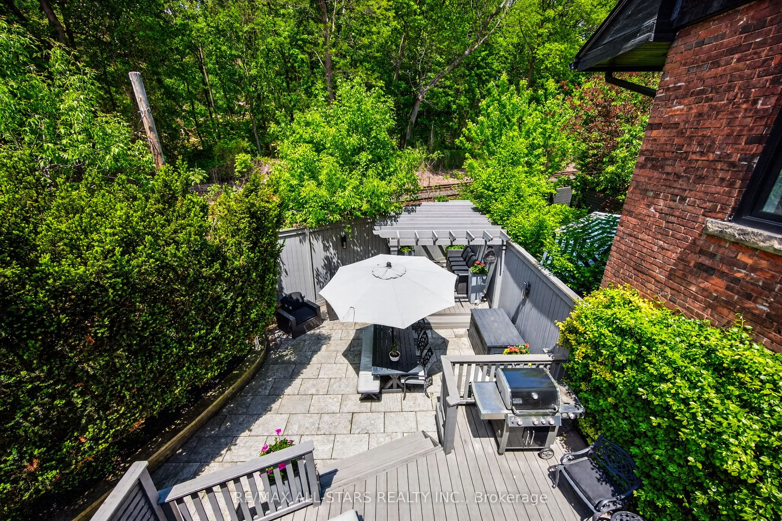 30 Edgewood Crescent