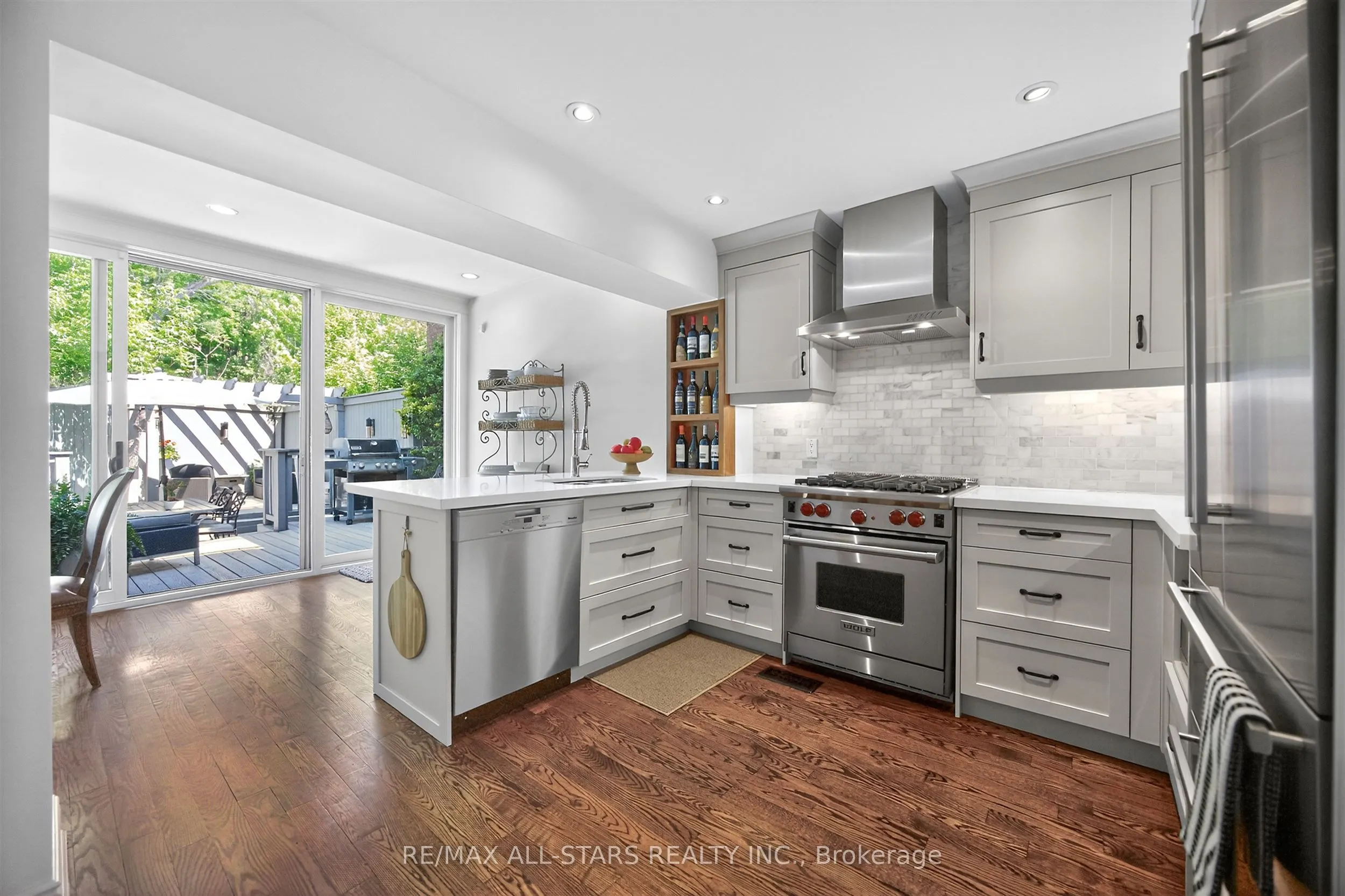 30 Edgewood Crescent
