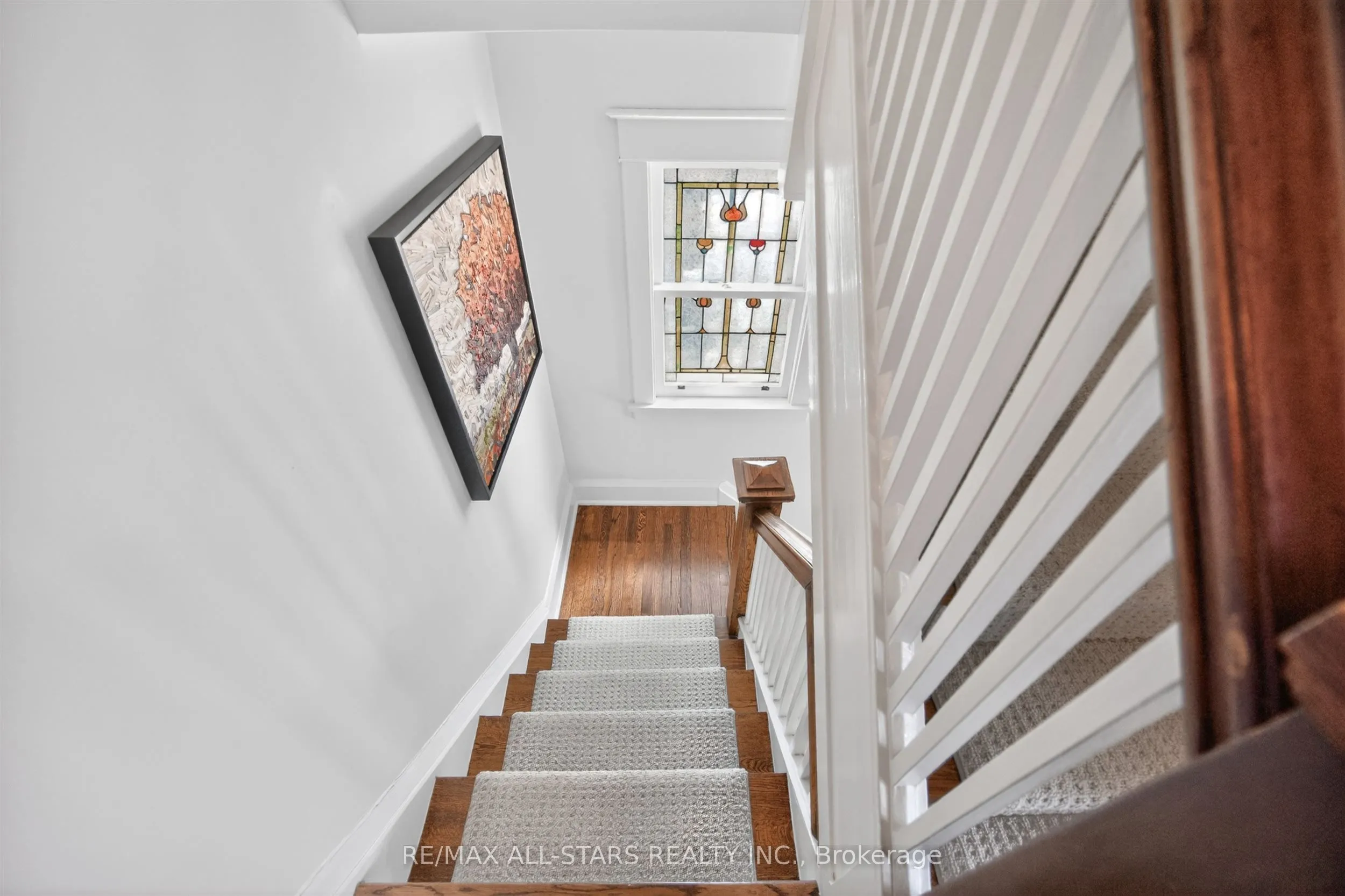 30 Edgewood Crescent