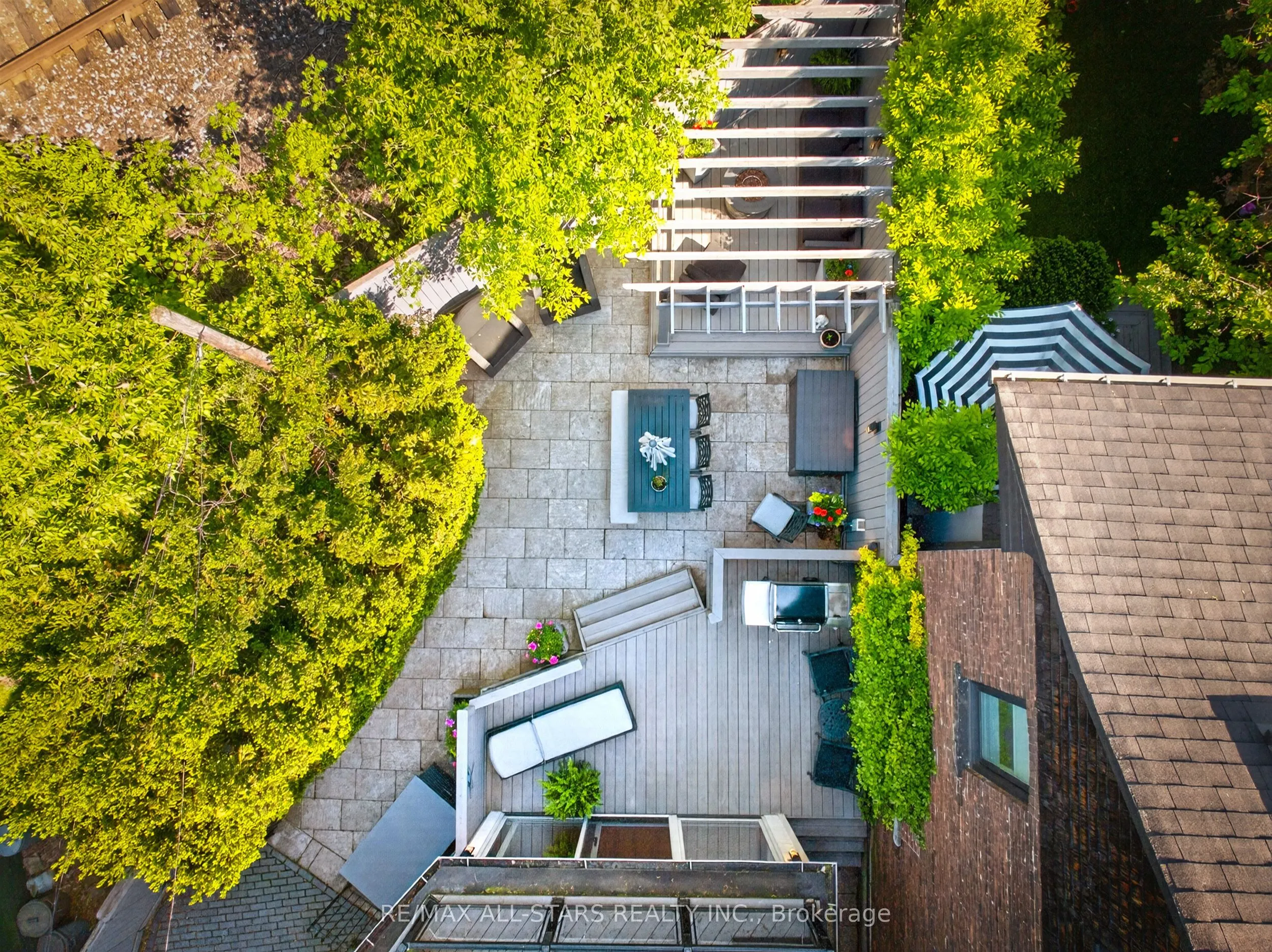 30 Edgewood Crescent