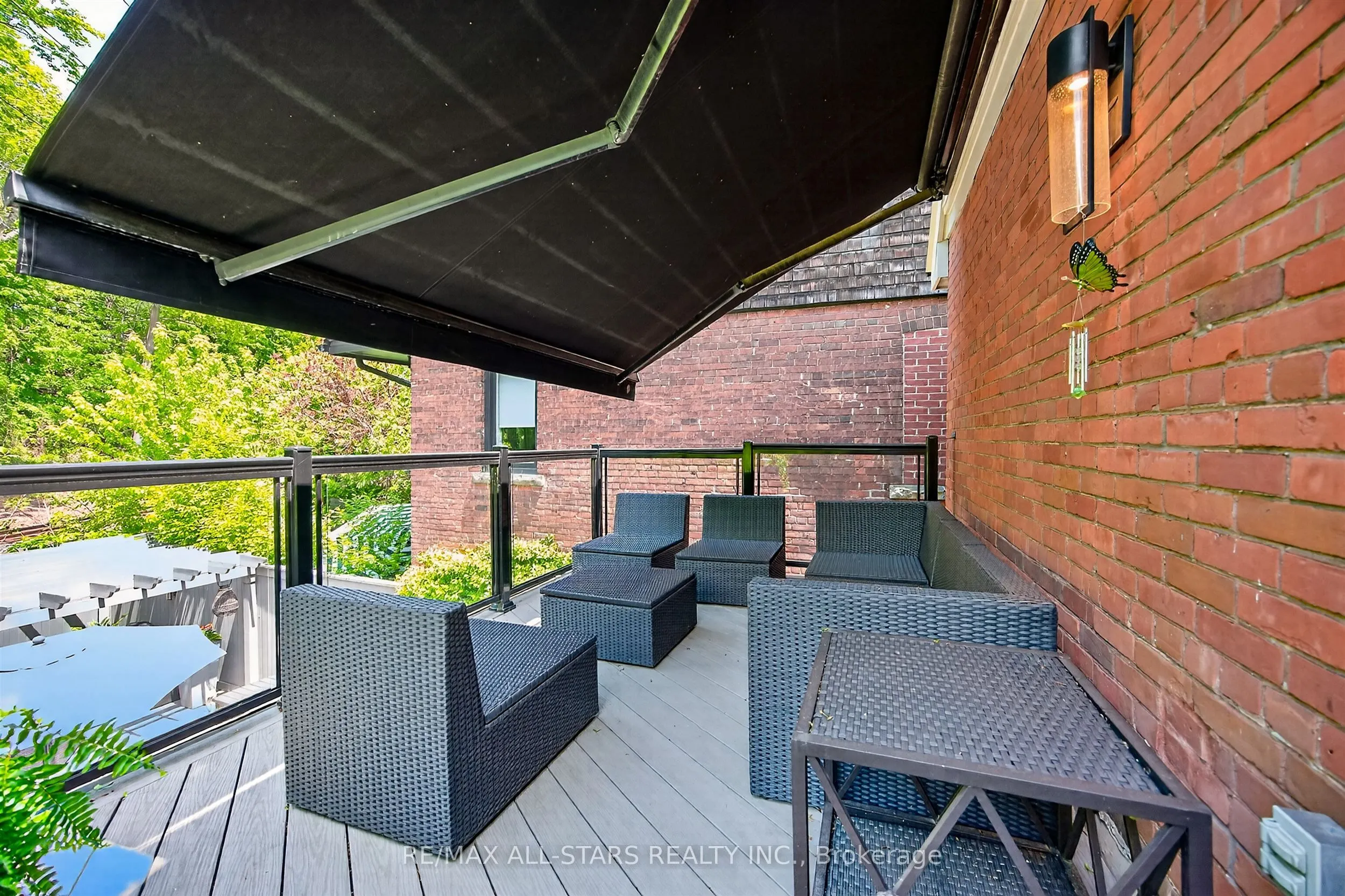 30 Edgewood Crescent