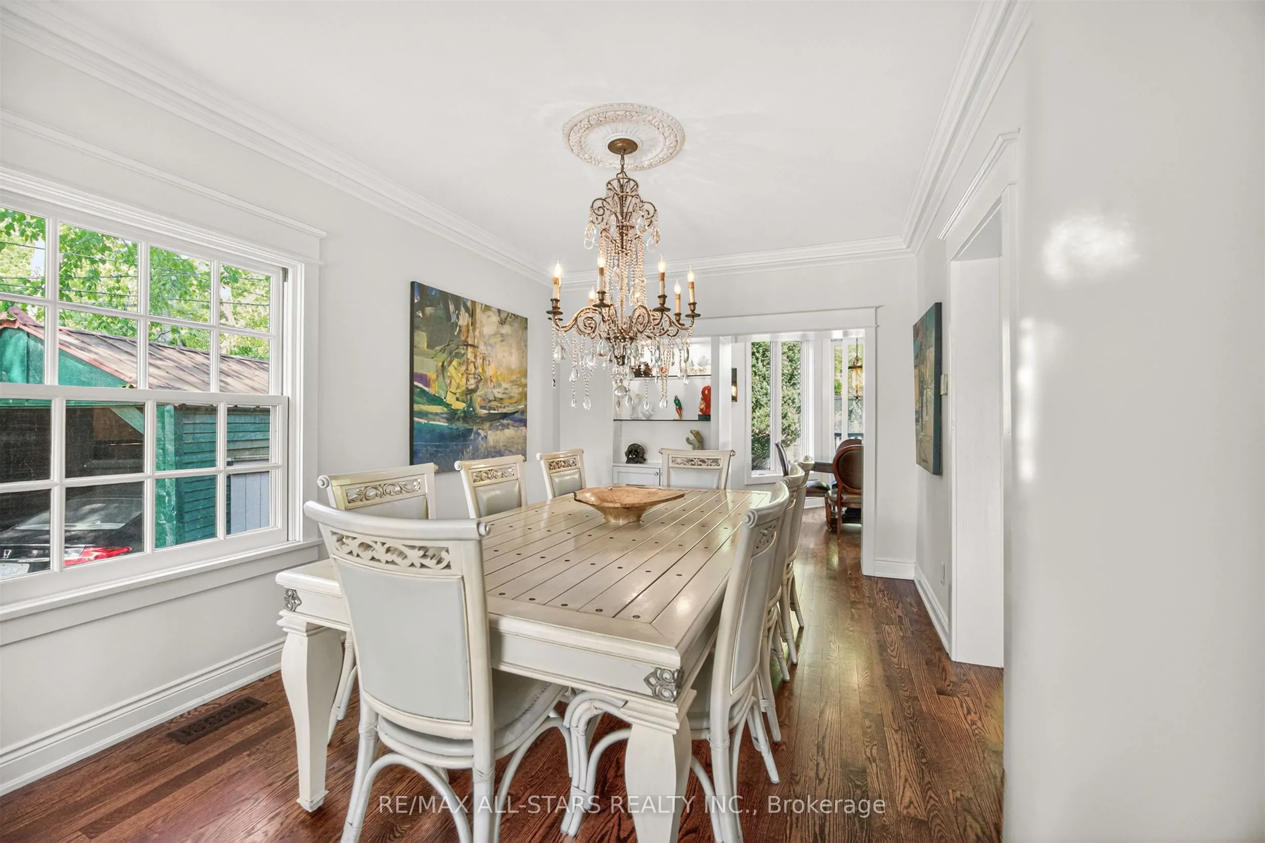 30 Edgewood Crescent