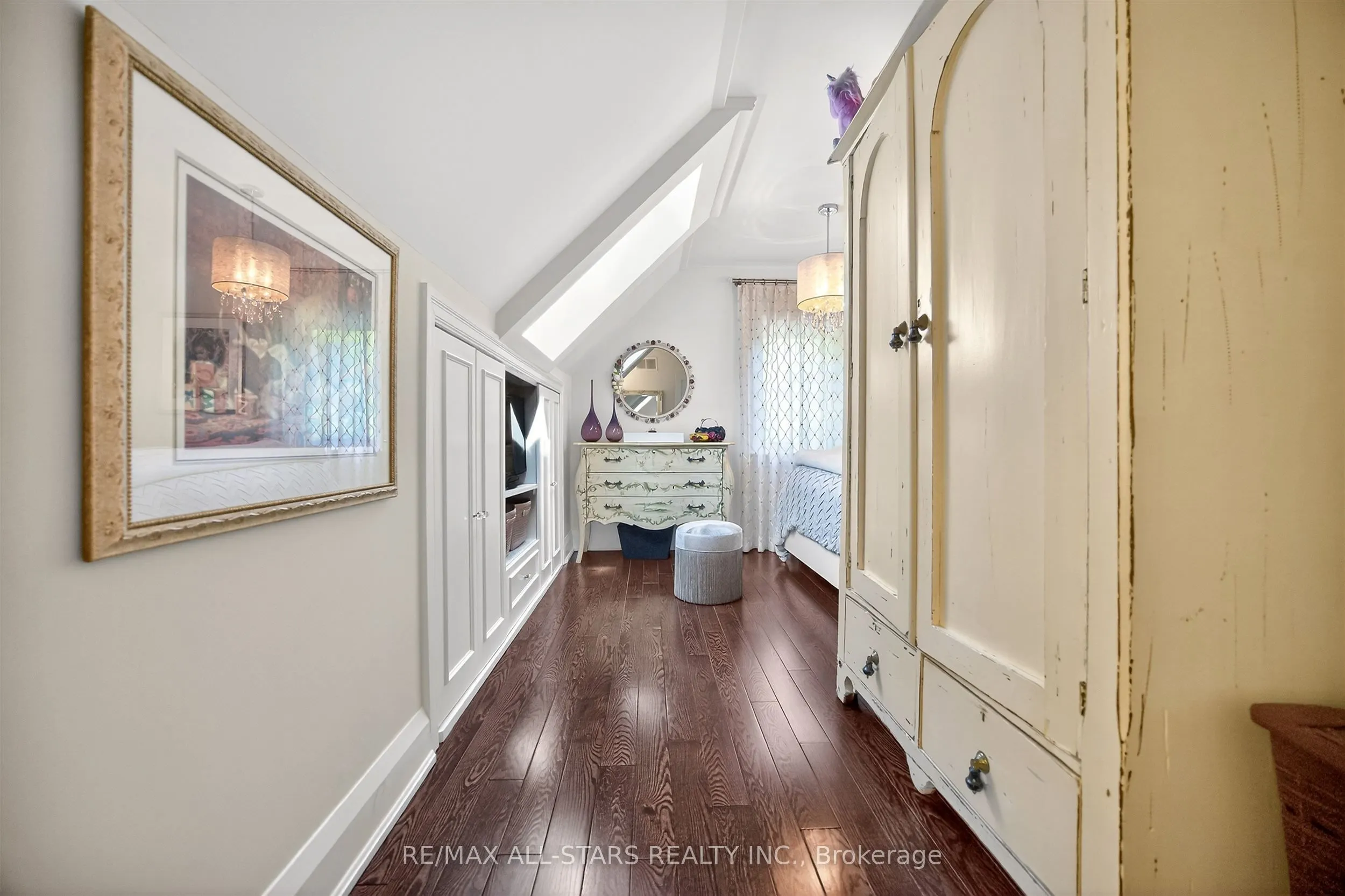 30 Edgewood Crescent