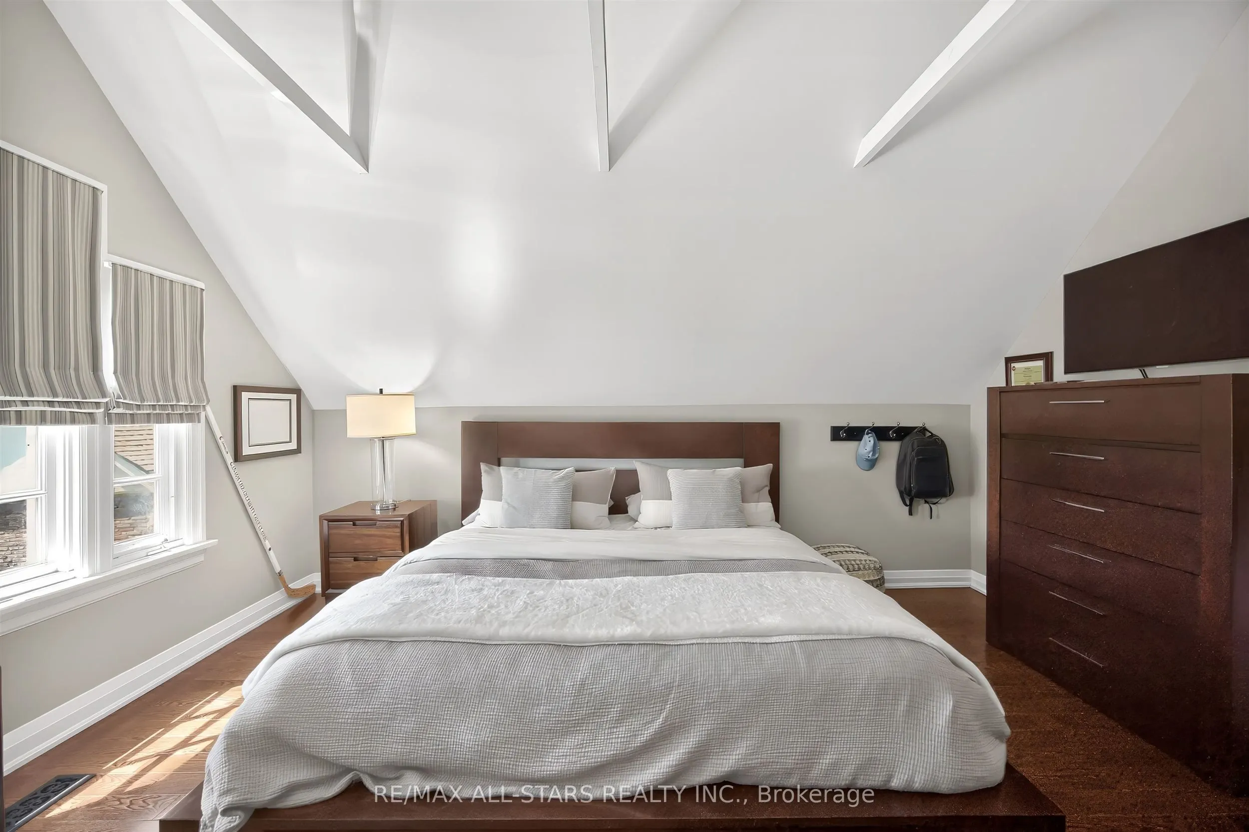 30 Edgewood Crescent