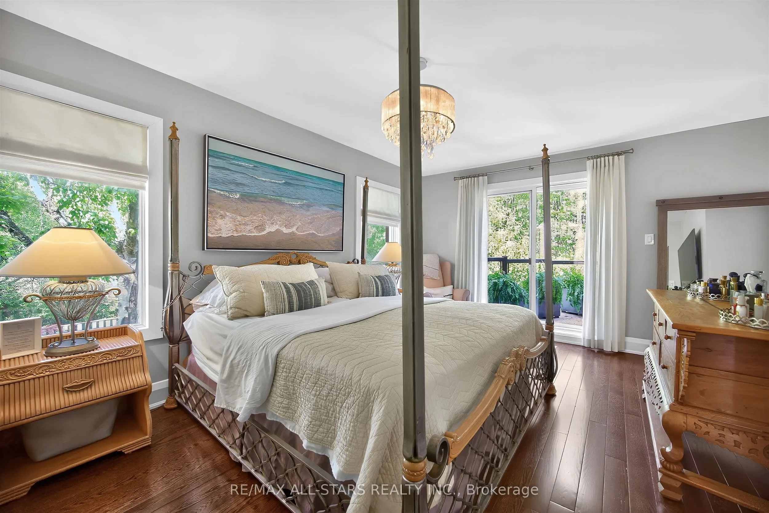30 Edgewood Crescent
