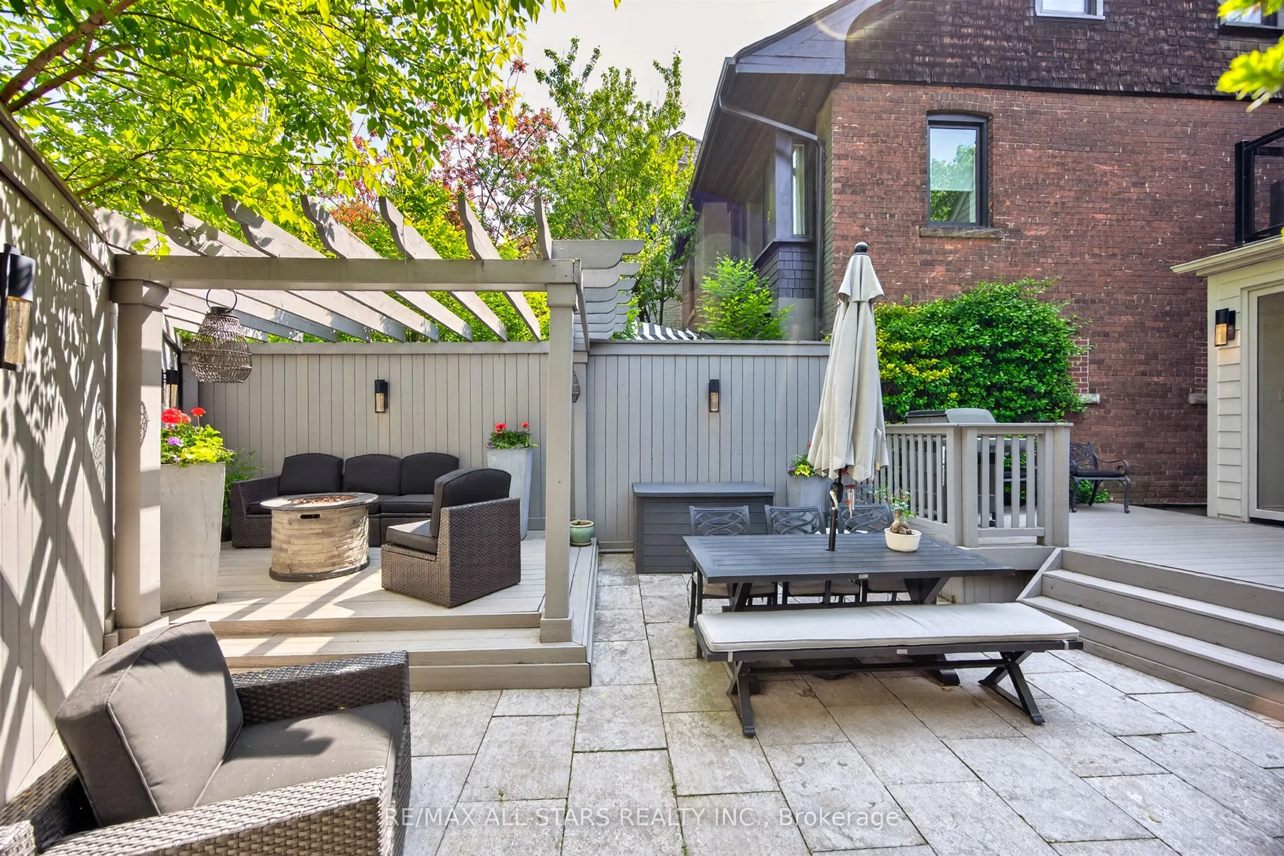 30 Edgewood Crescent