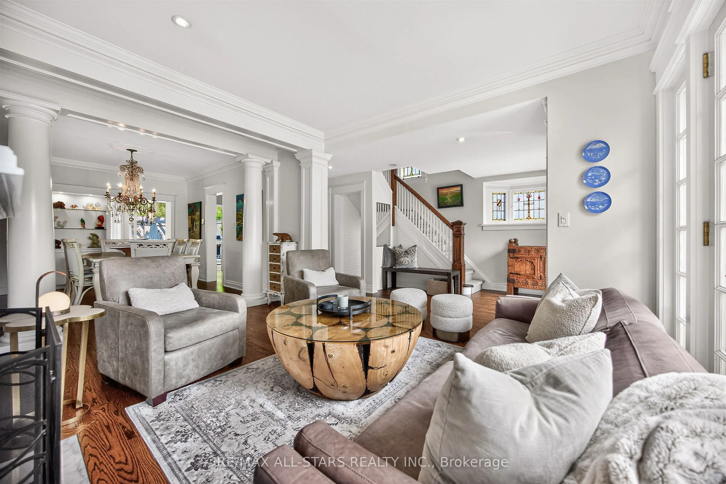 30 Edgewood Crescent