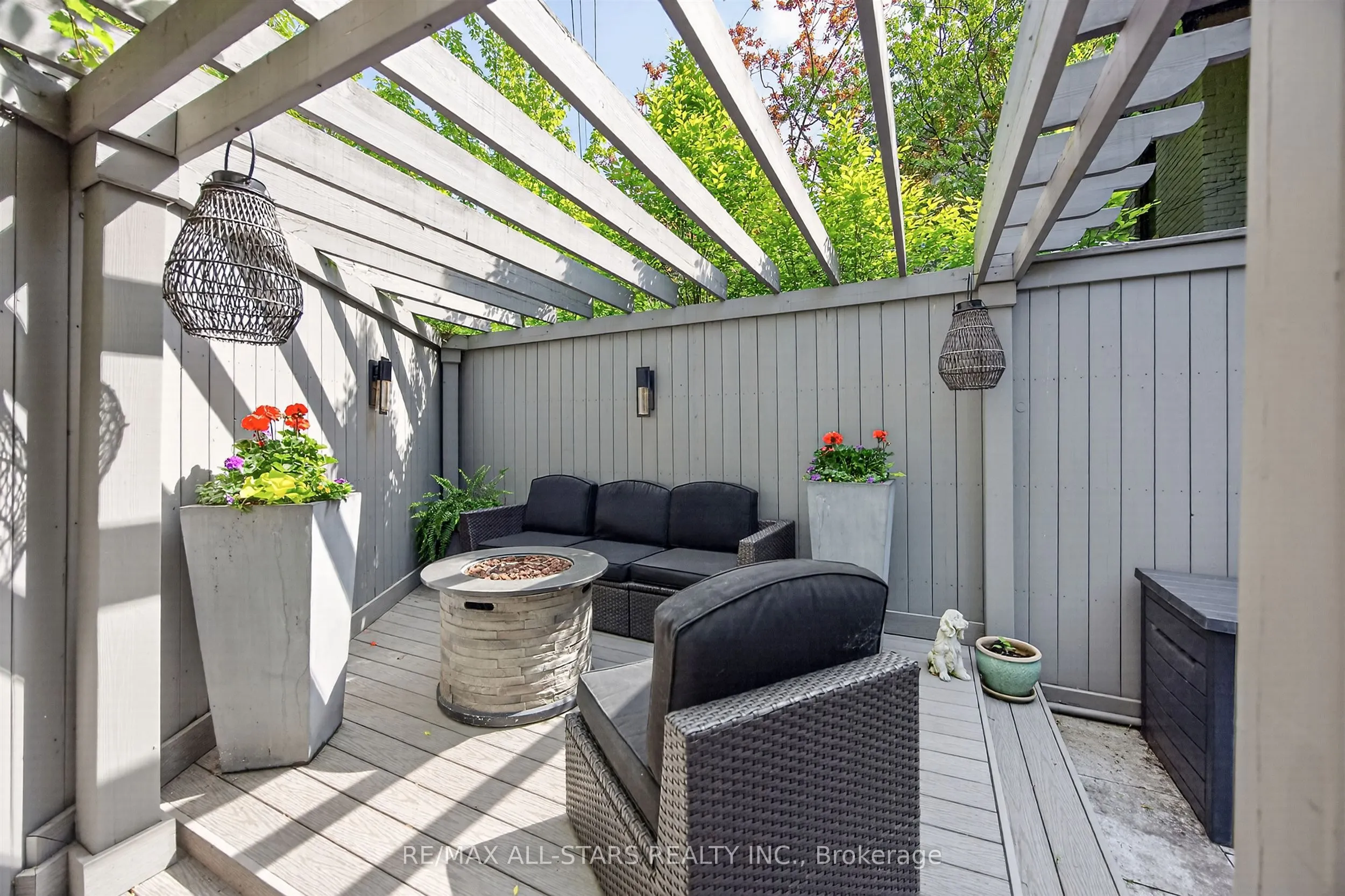 30 Edgewood Crescent