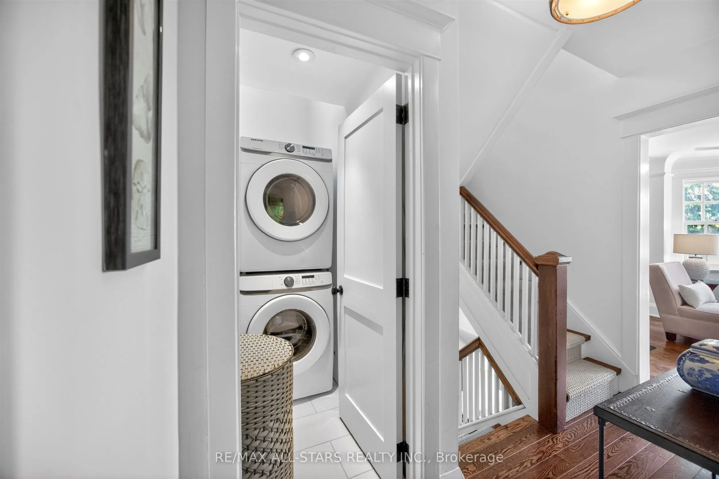 30 Edgewood Crescent