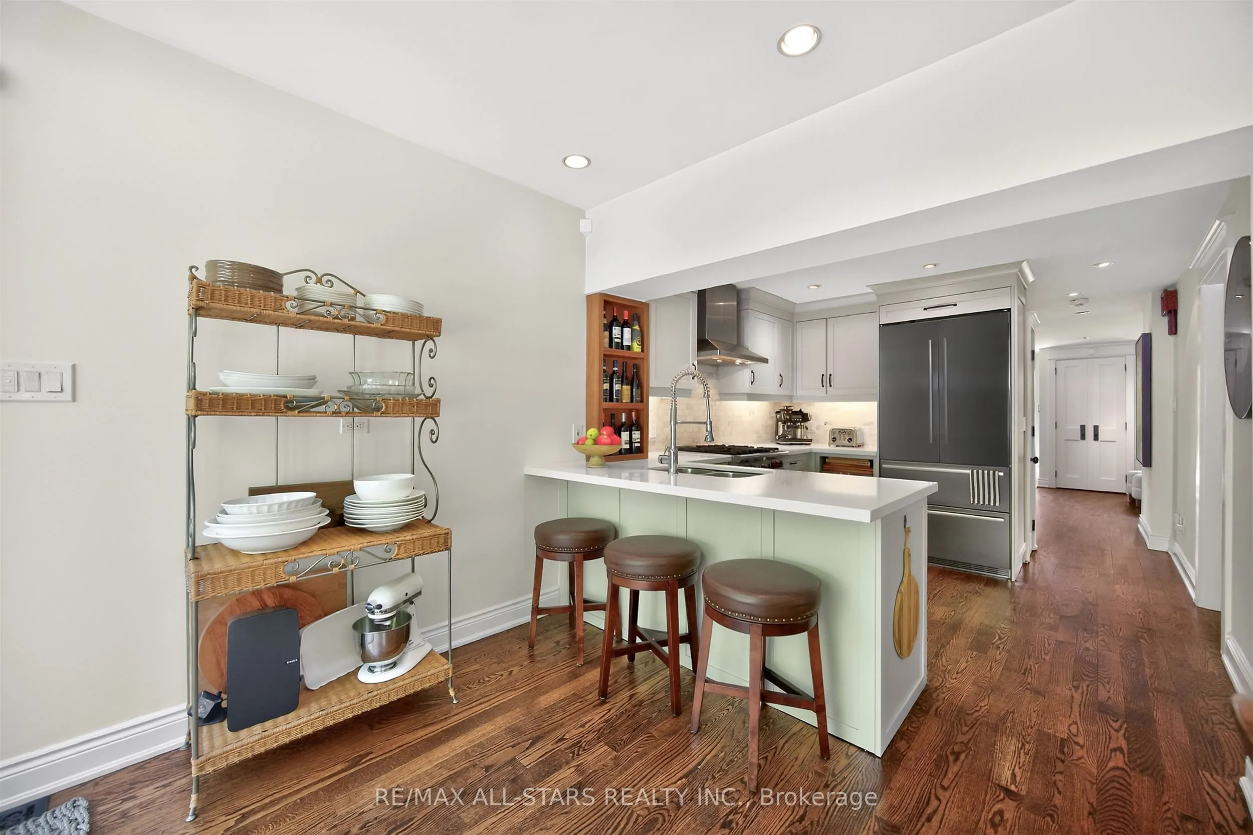 30 Edgewood Crescent