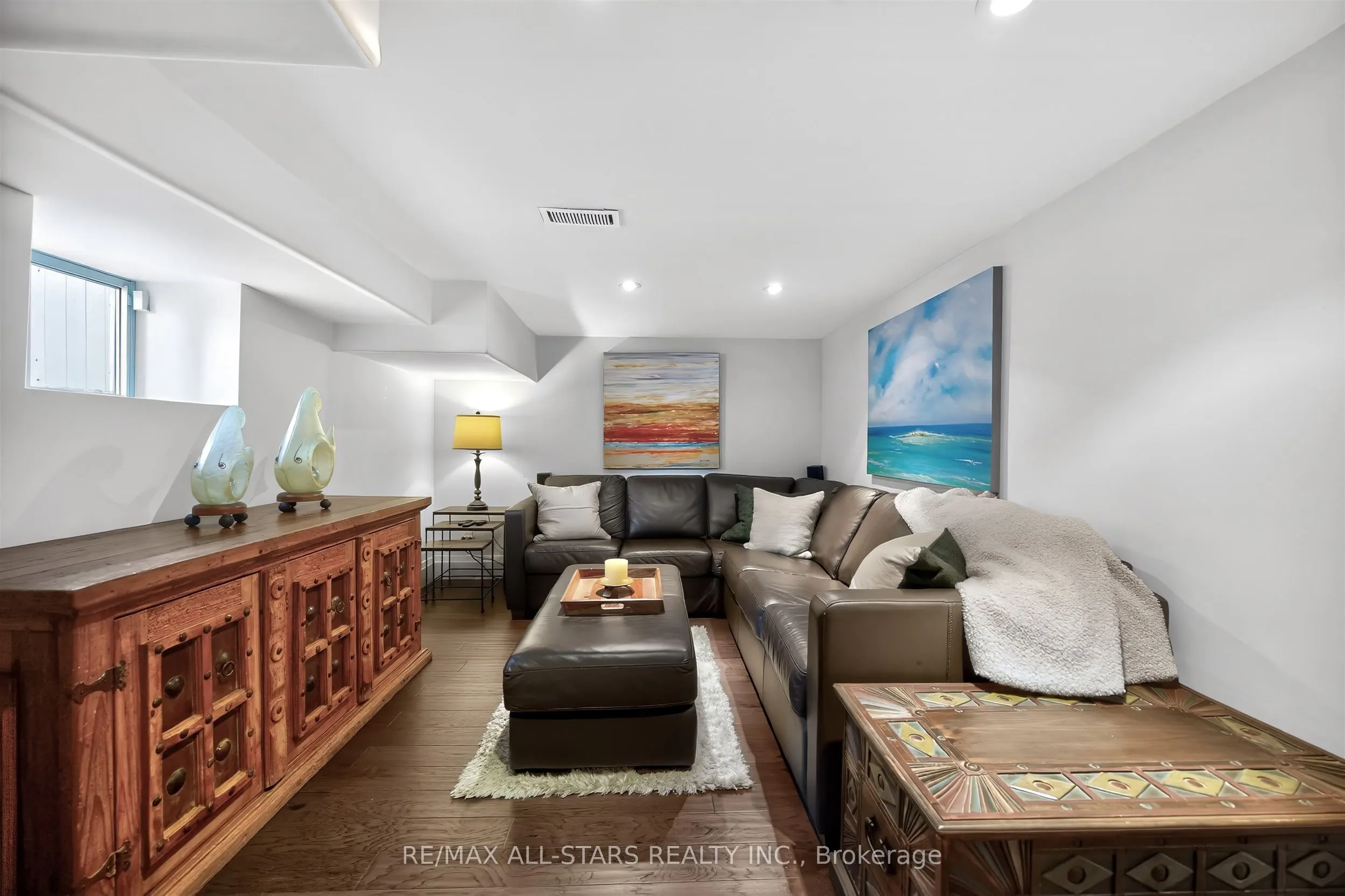 30 Edgewood Crescent
