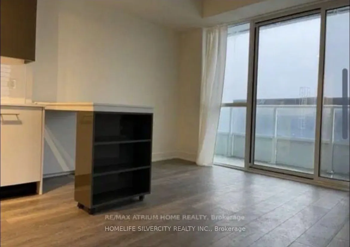 180 Fairview Mall Drive #2006