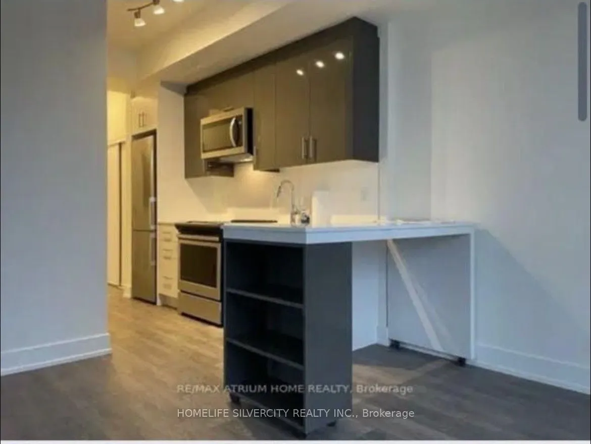 180 Fairview Mall Drive #2006