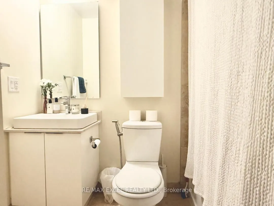 14 York Street #3704
