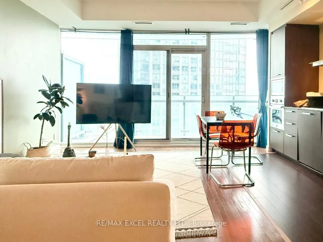 14 York Street #3704