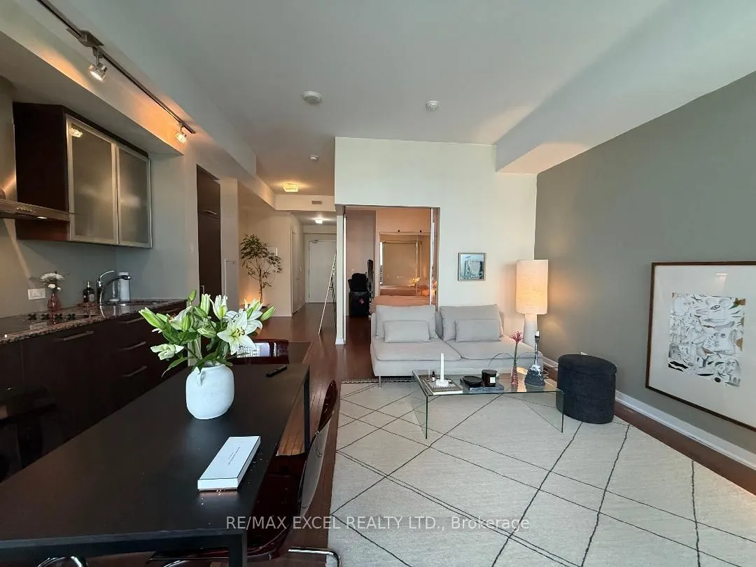 14 York Street #3704