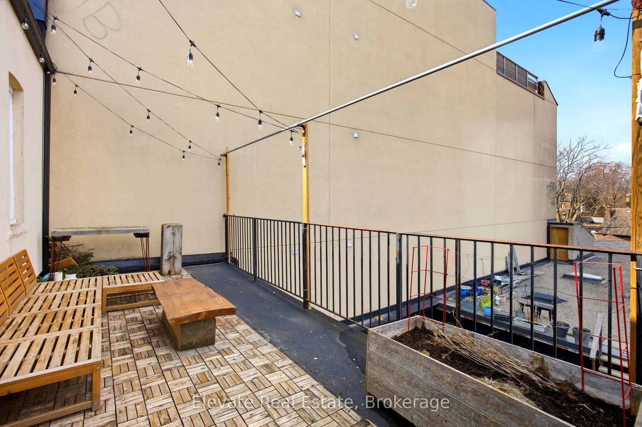 846 College Street