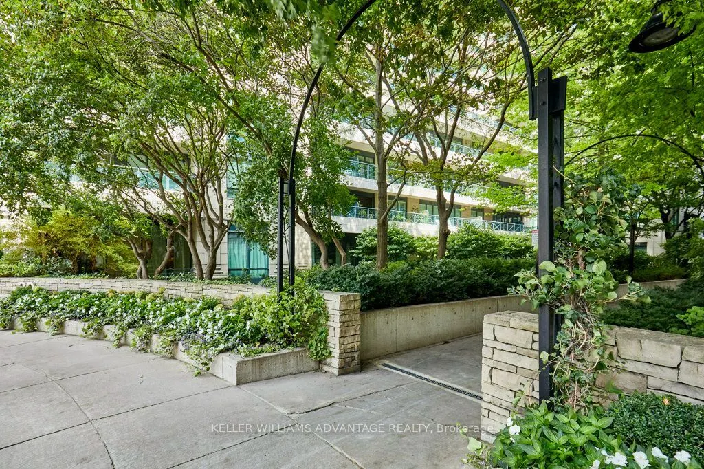 20 Scrivener Square #806