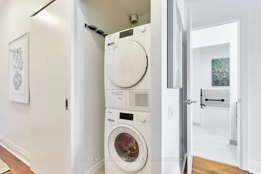 20 Scrivener Square #806