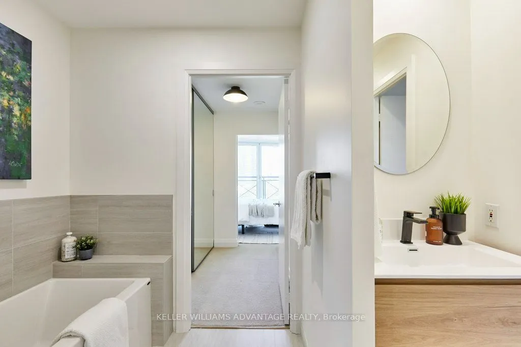 20 Scrivener Square #806