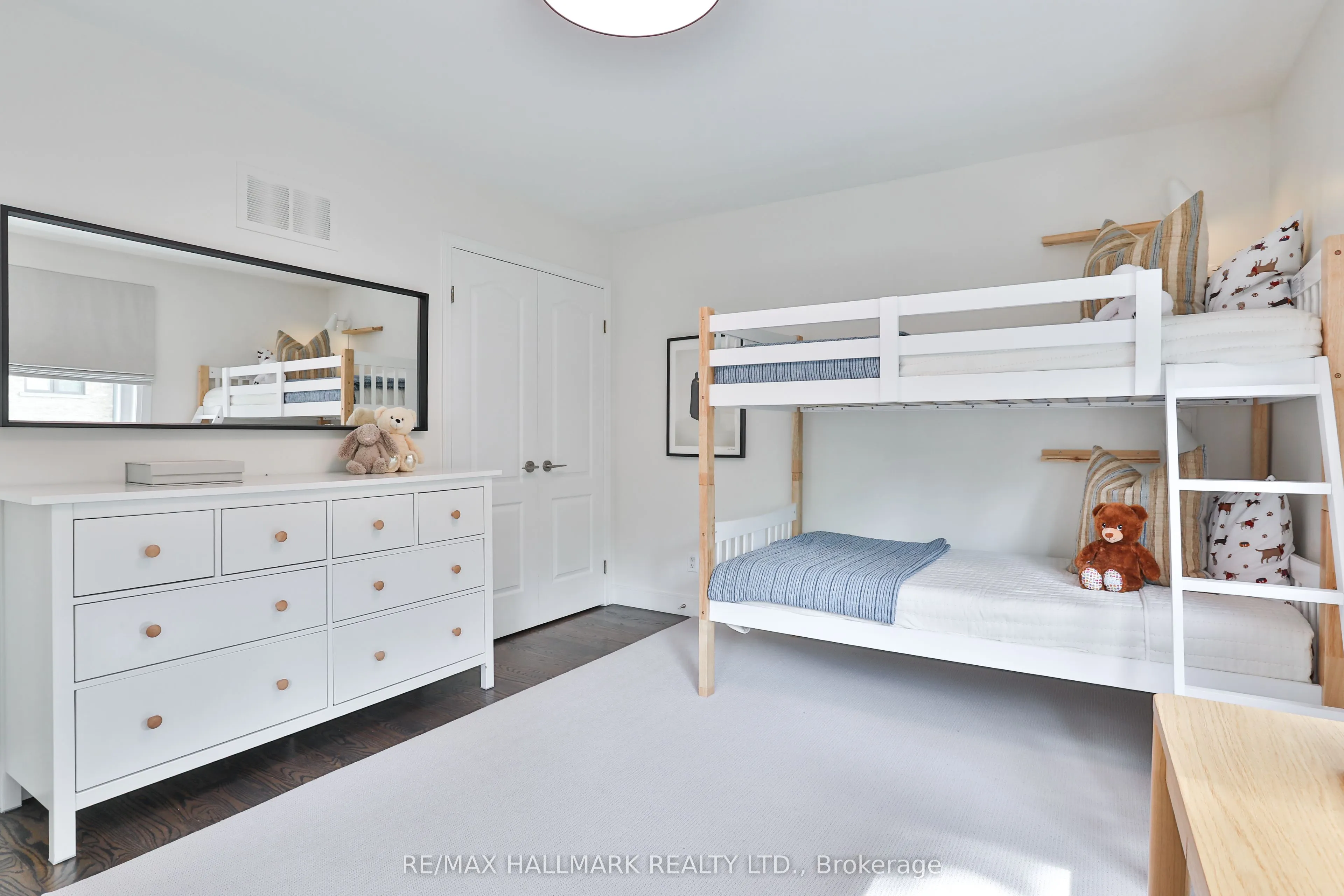 163 Roe Avenue