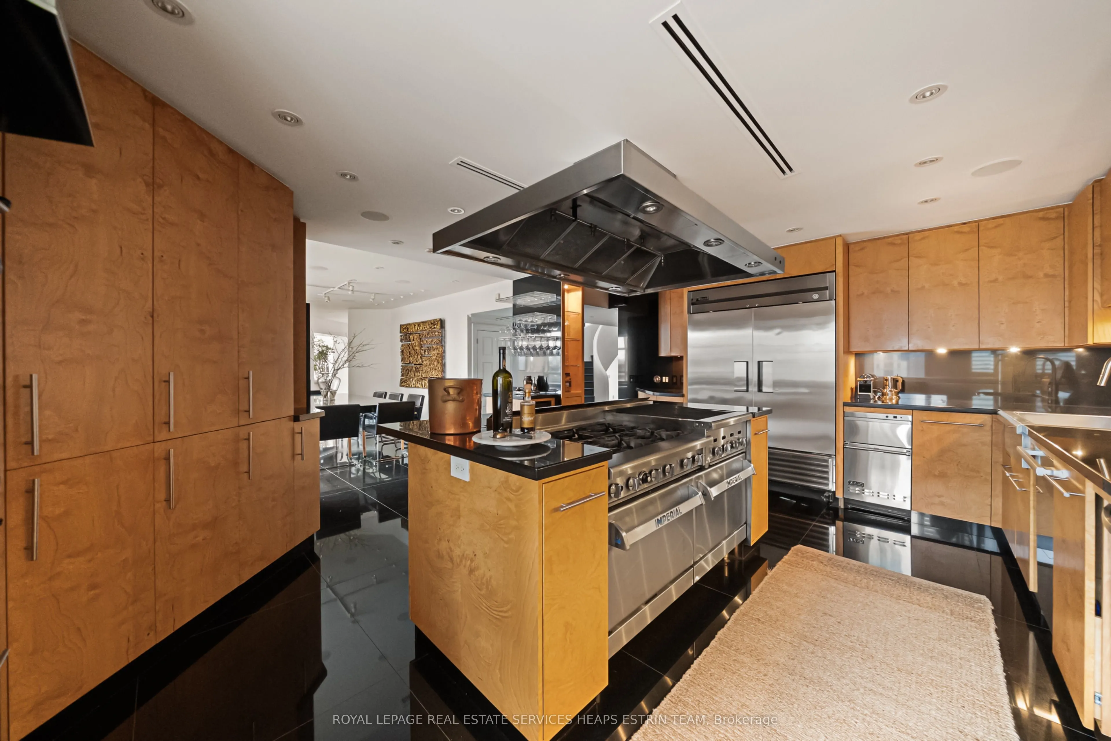 2 Lynwood Avenue #PH1