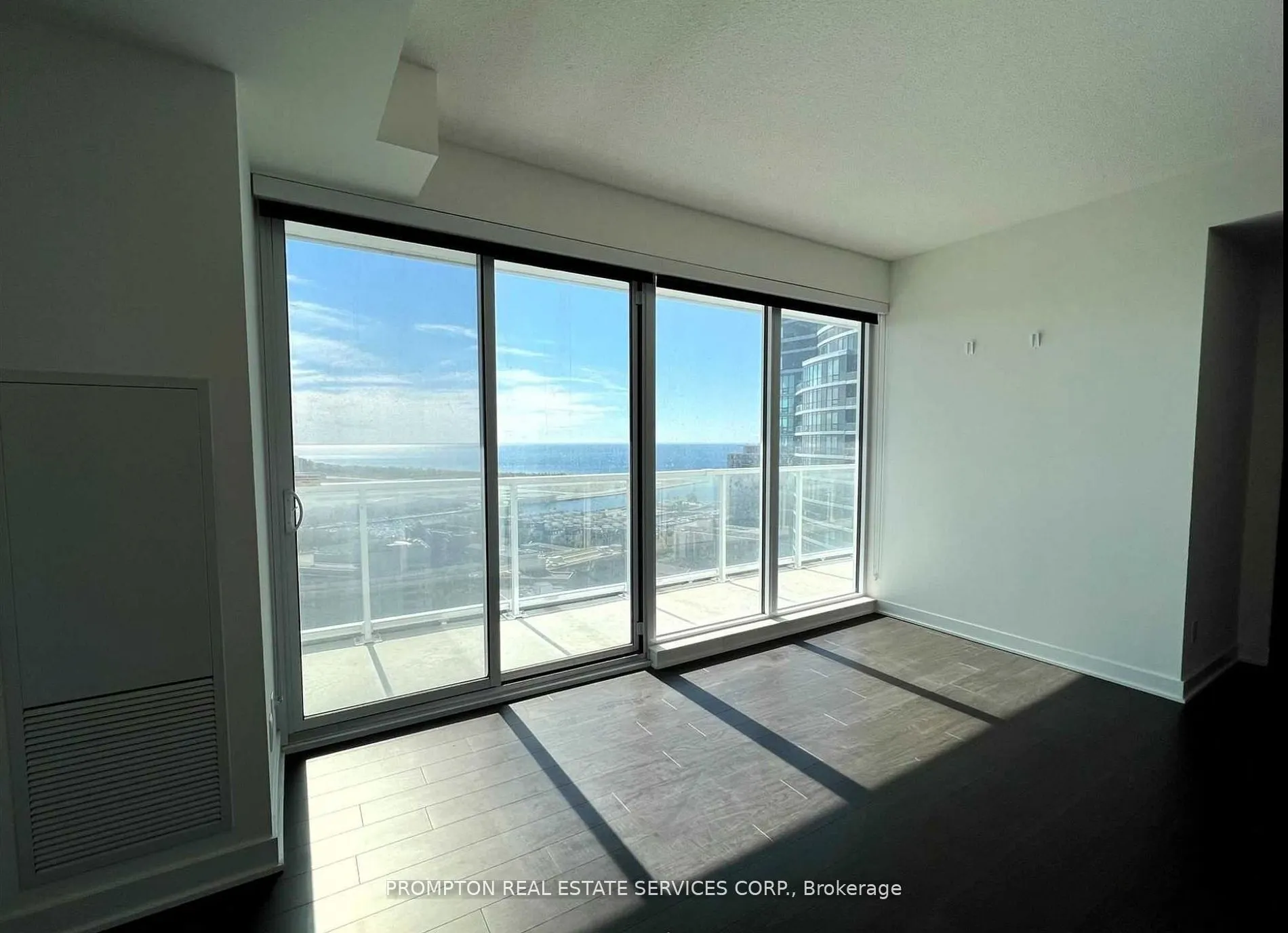 19 Bathurst Street #3911