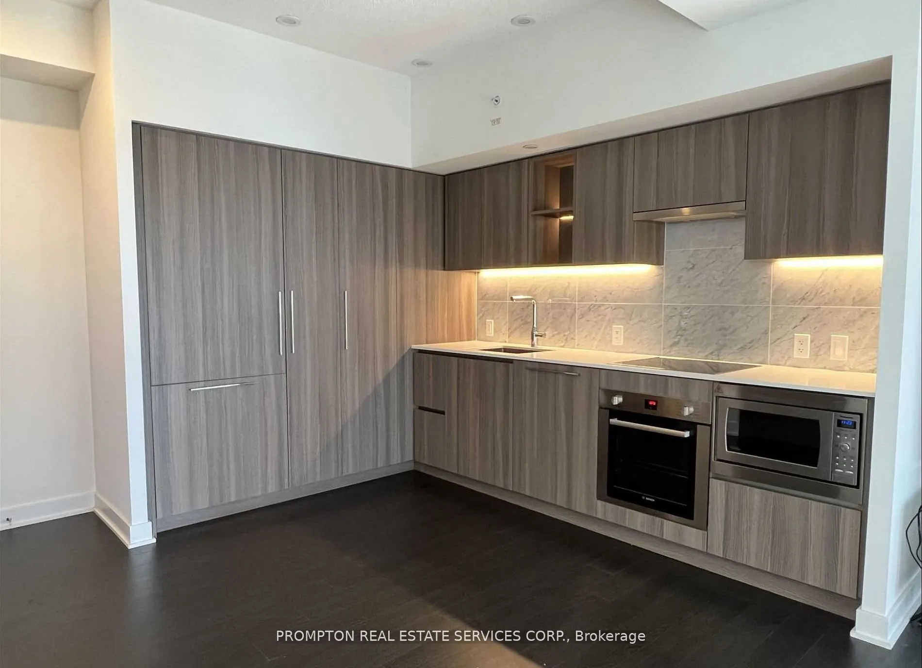 19 Bathurst Street #3911