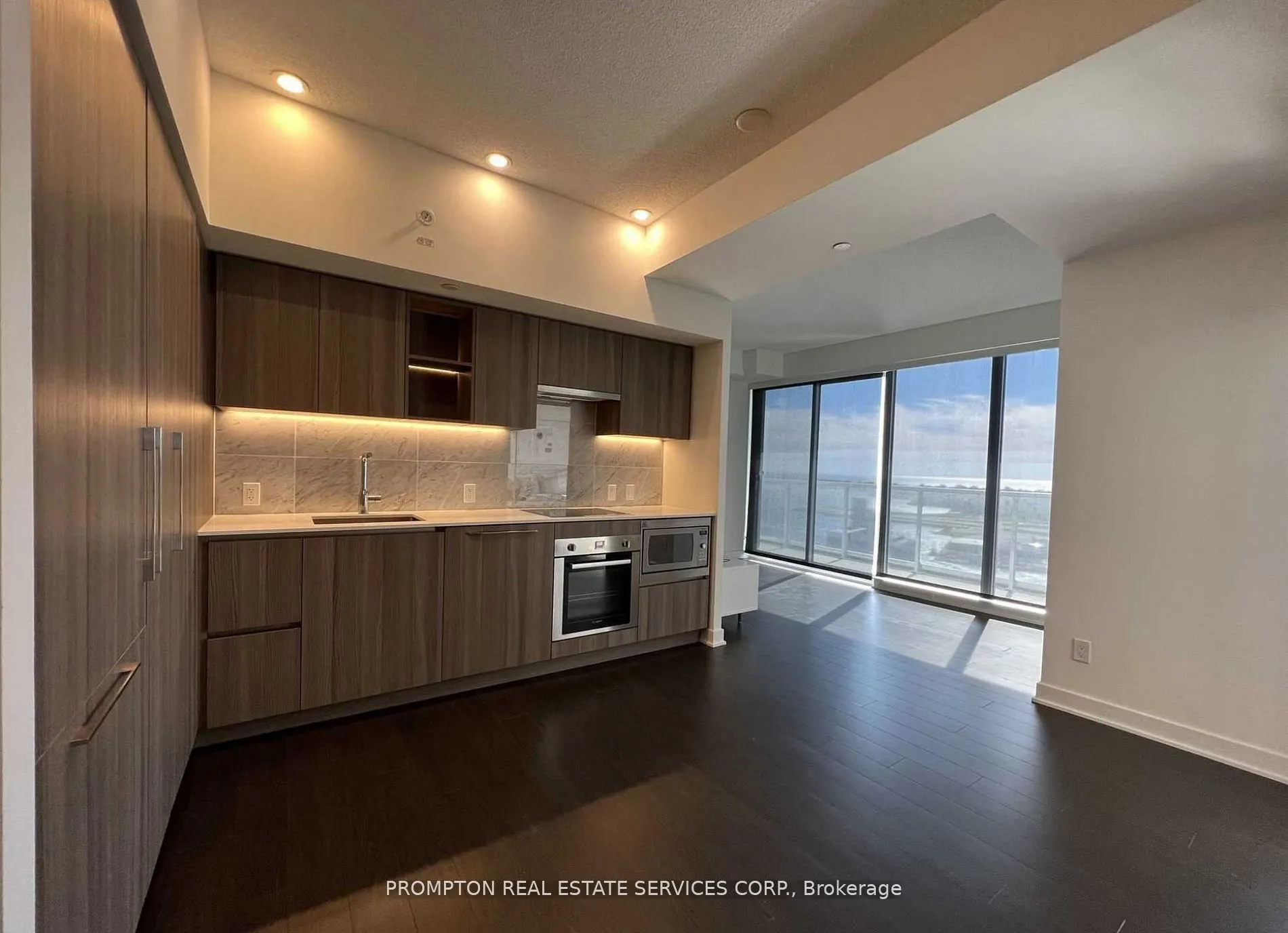 19 Bathurst Street #3911