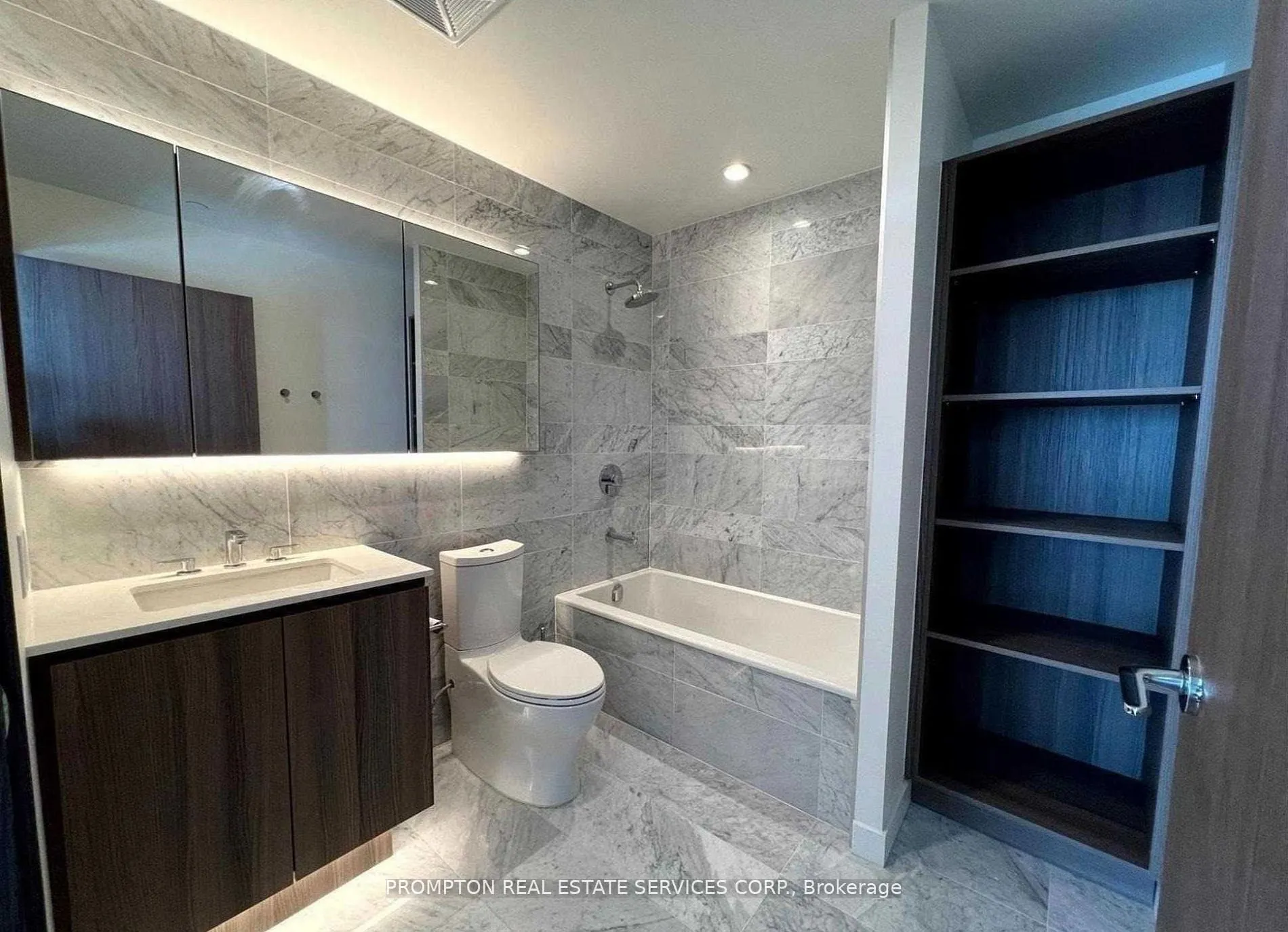 19 Bathurst Street #3911