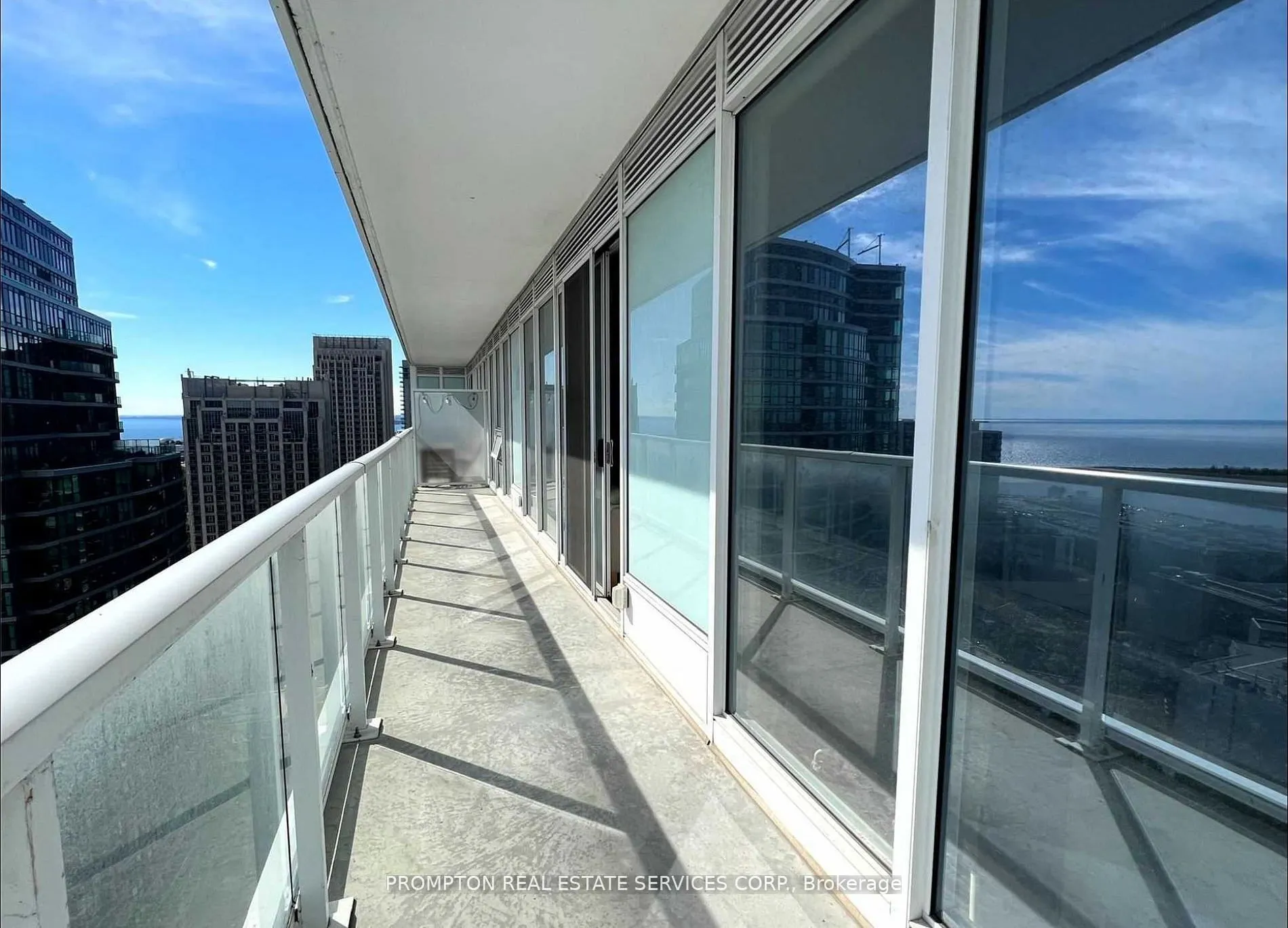 19 Bathurst Street #3911
