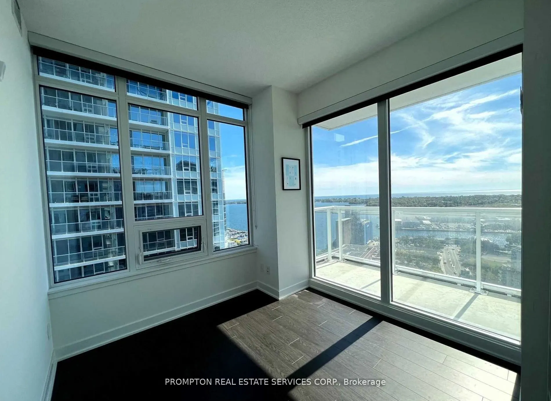 19 Bathurst Street #3911