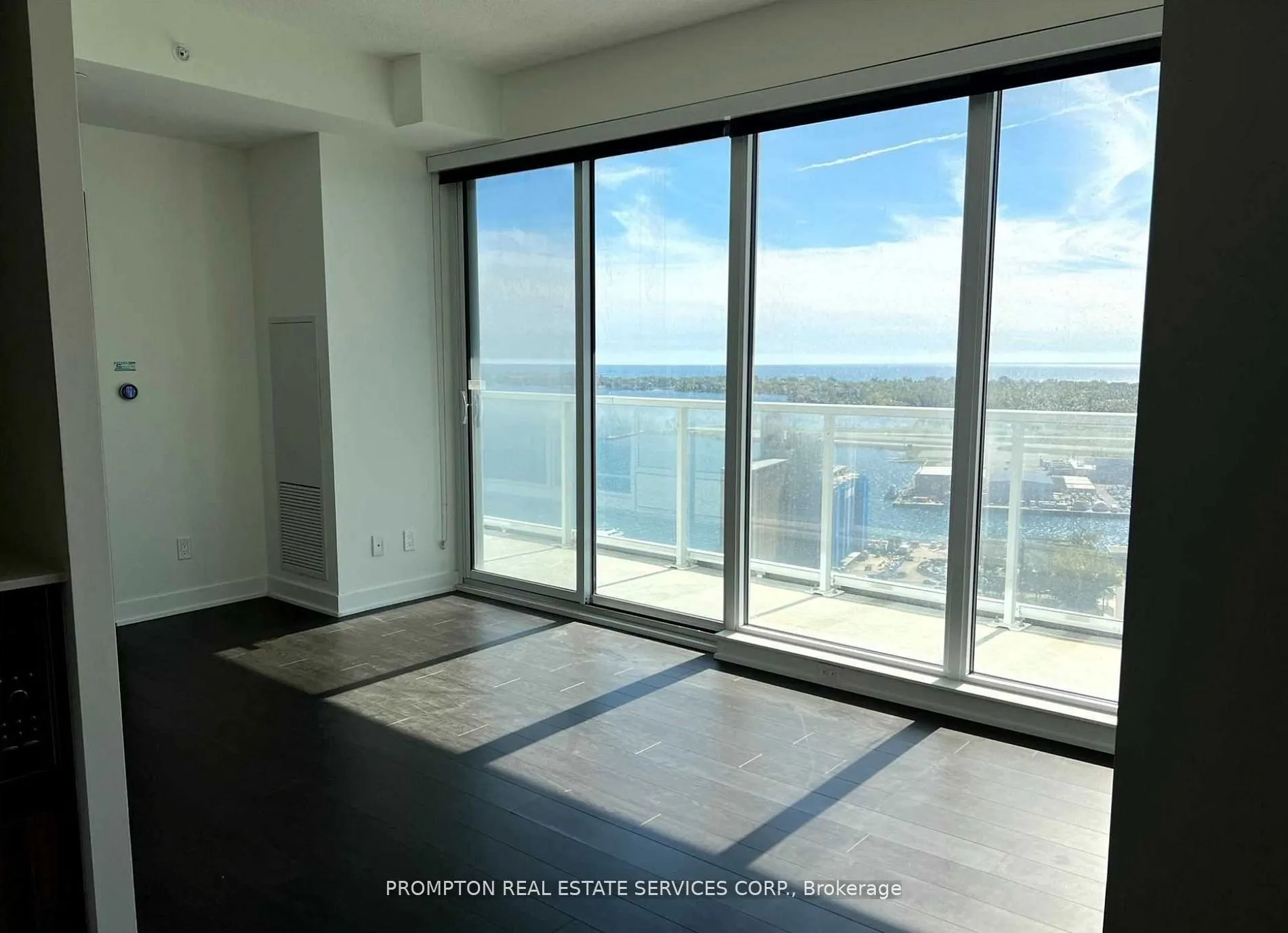 19 Bathurst Street #3911