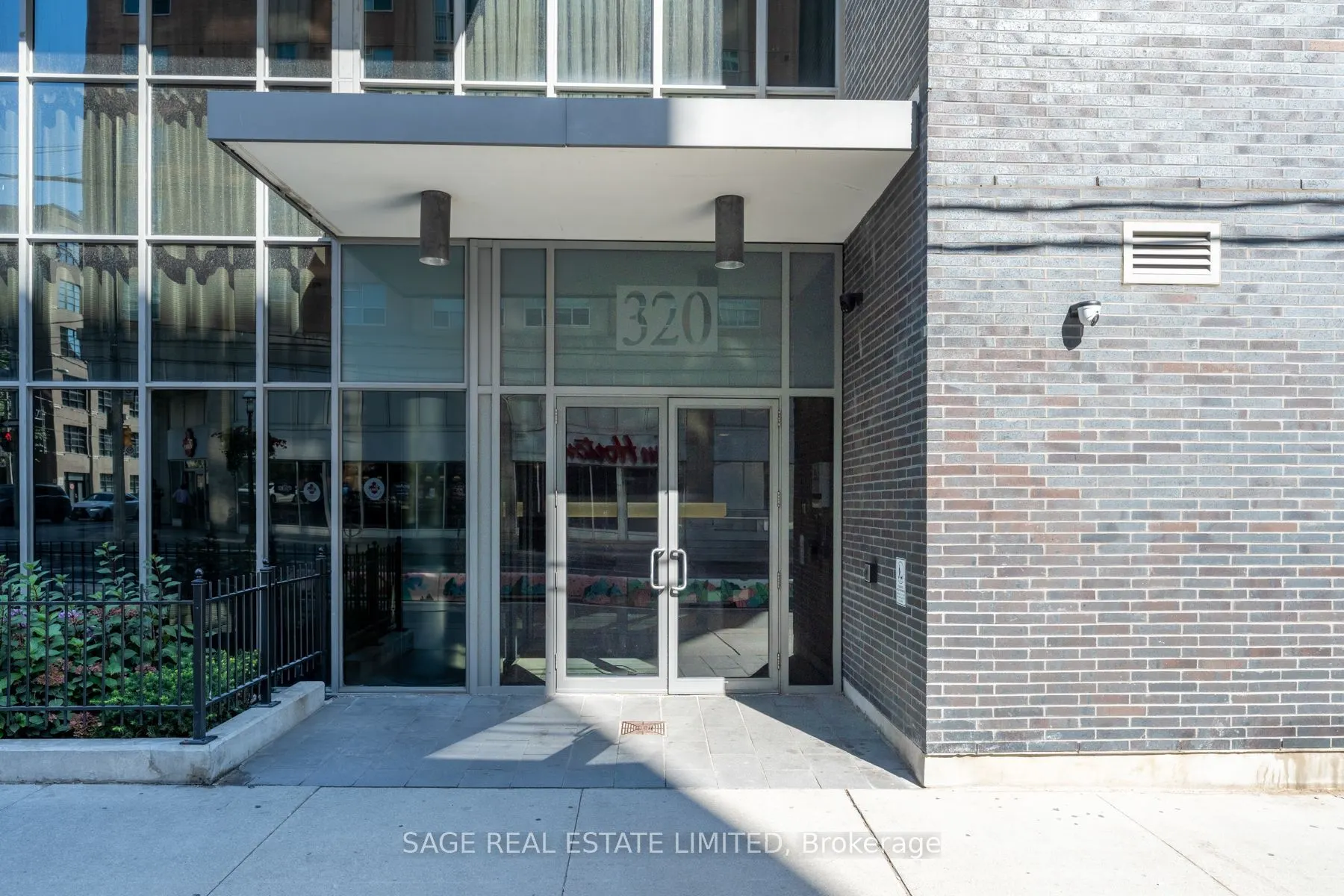 320 Richmond Street E #905