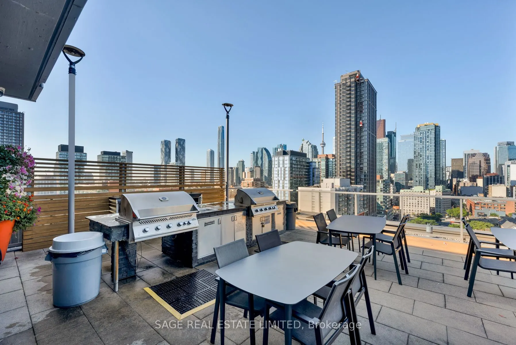 320 Richmond Street E #905