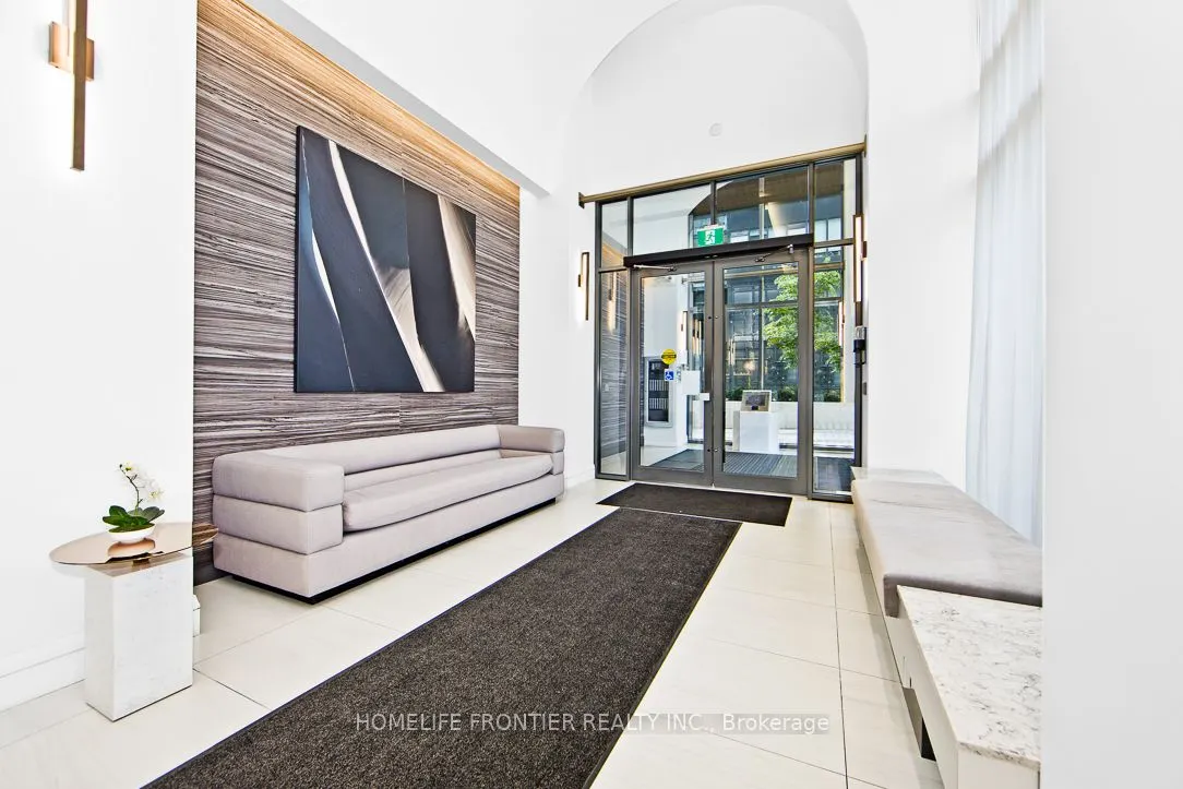 39 Roehampton Avenue #704