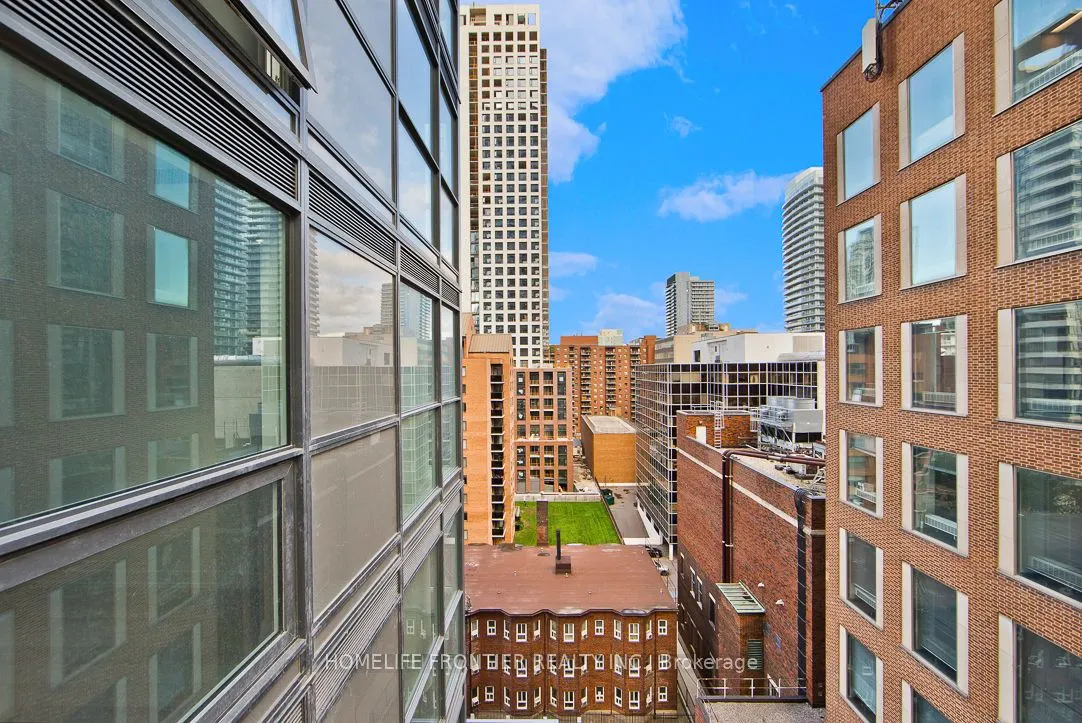 39 Roehampton Avenue #704