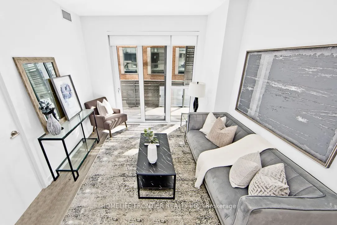 39 Roehampton Avenue #704