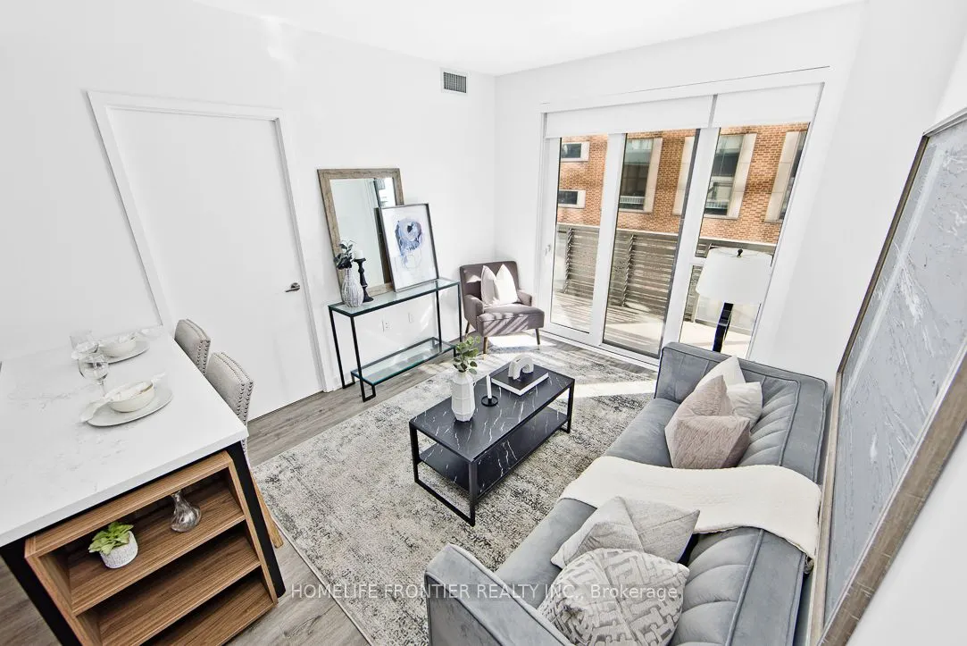 39 Roehampton Avenue #704